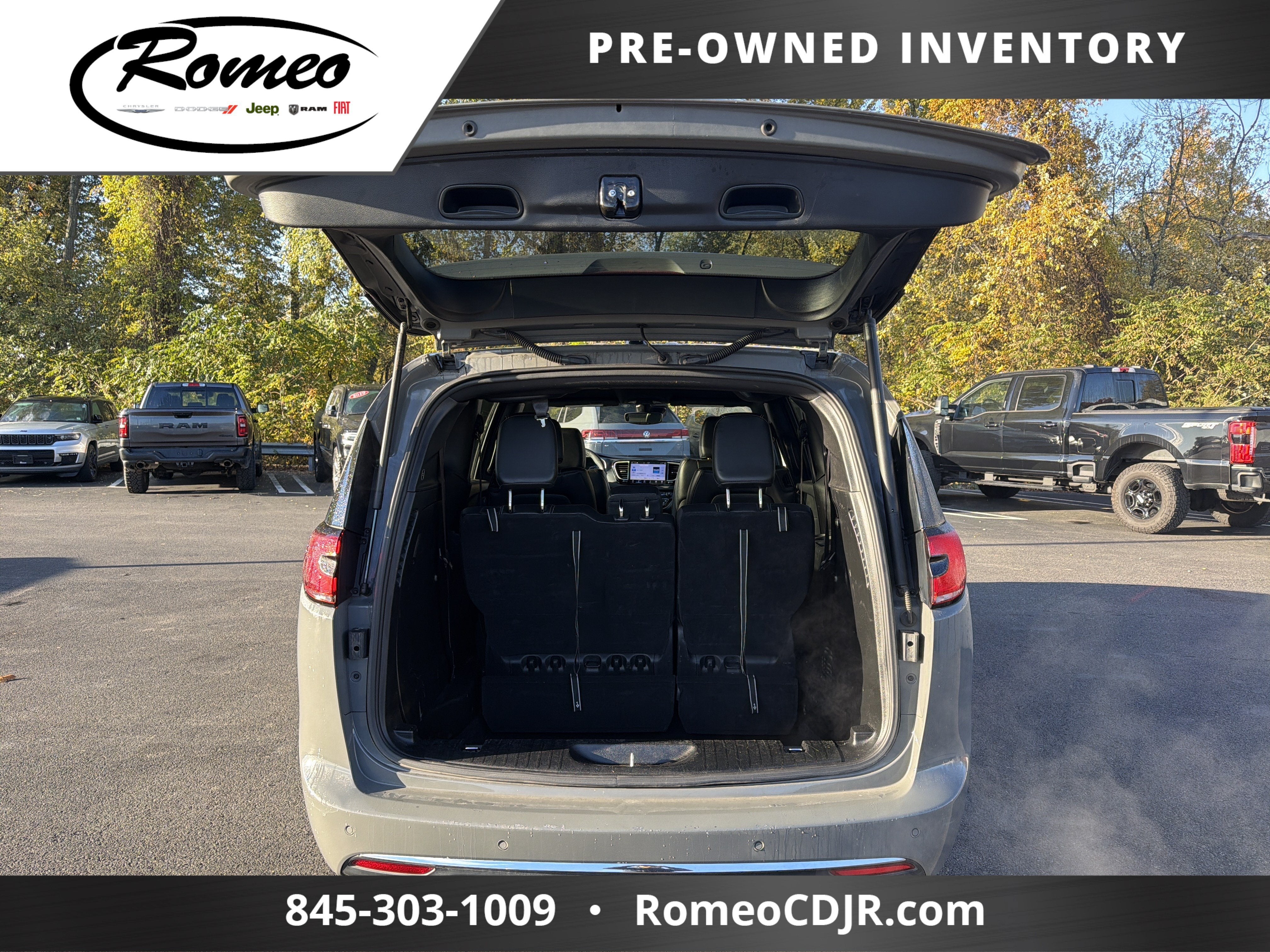 2025 Chrysler Pacifica Select
