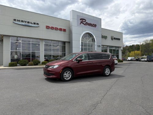 2023 Chrysler Voyager LX