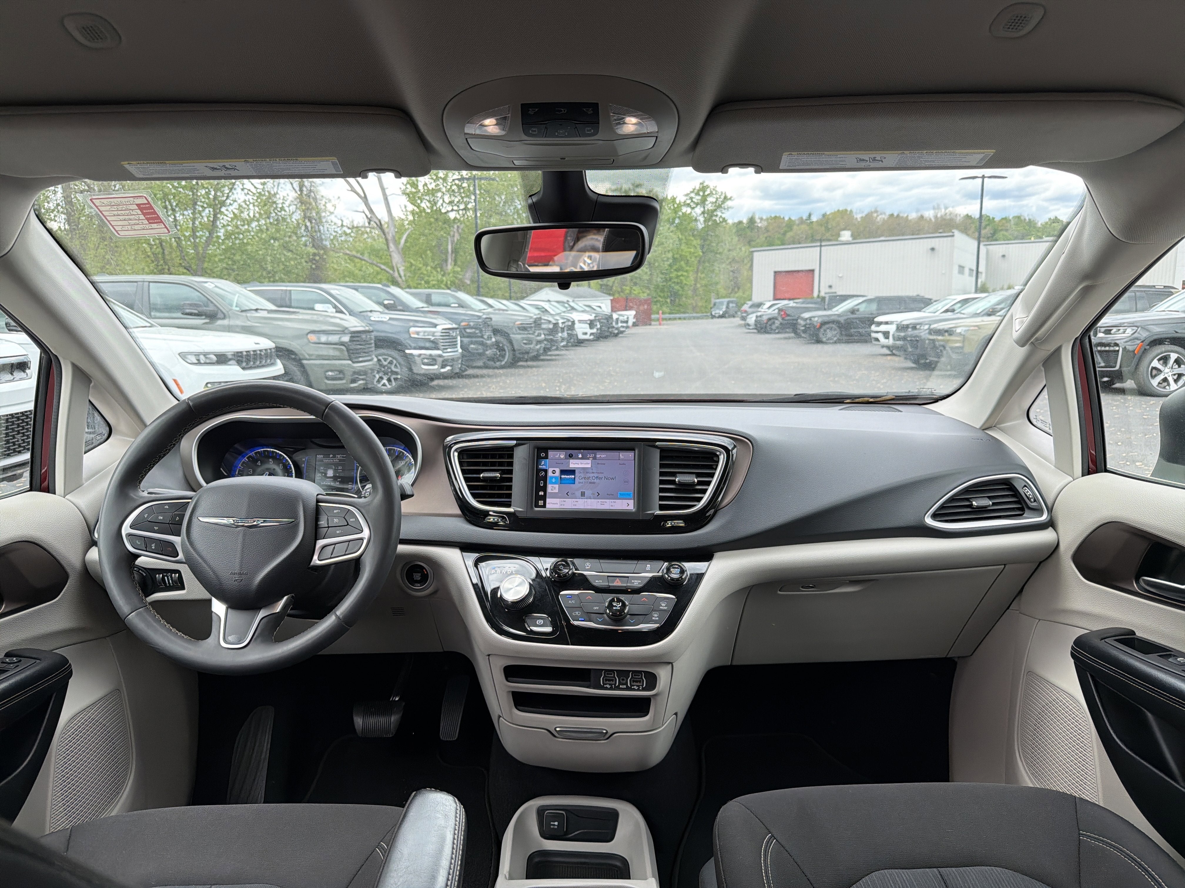 2023 Chrysler Voyager LX