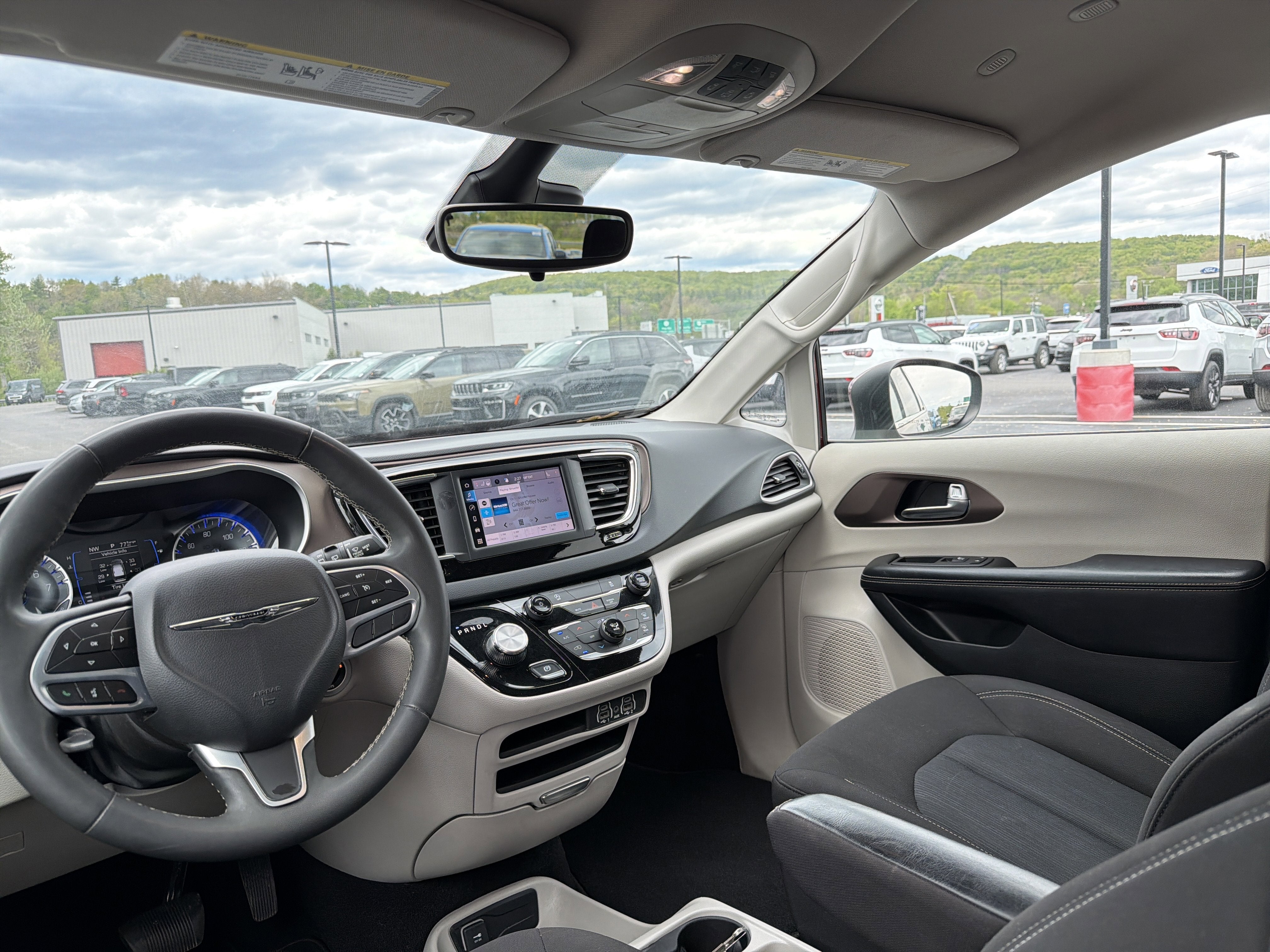 2023 Chrysler Voyager LX