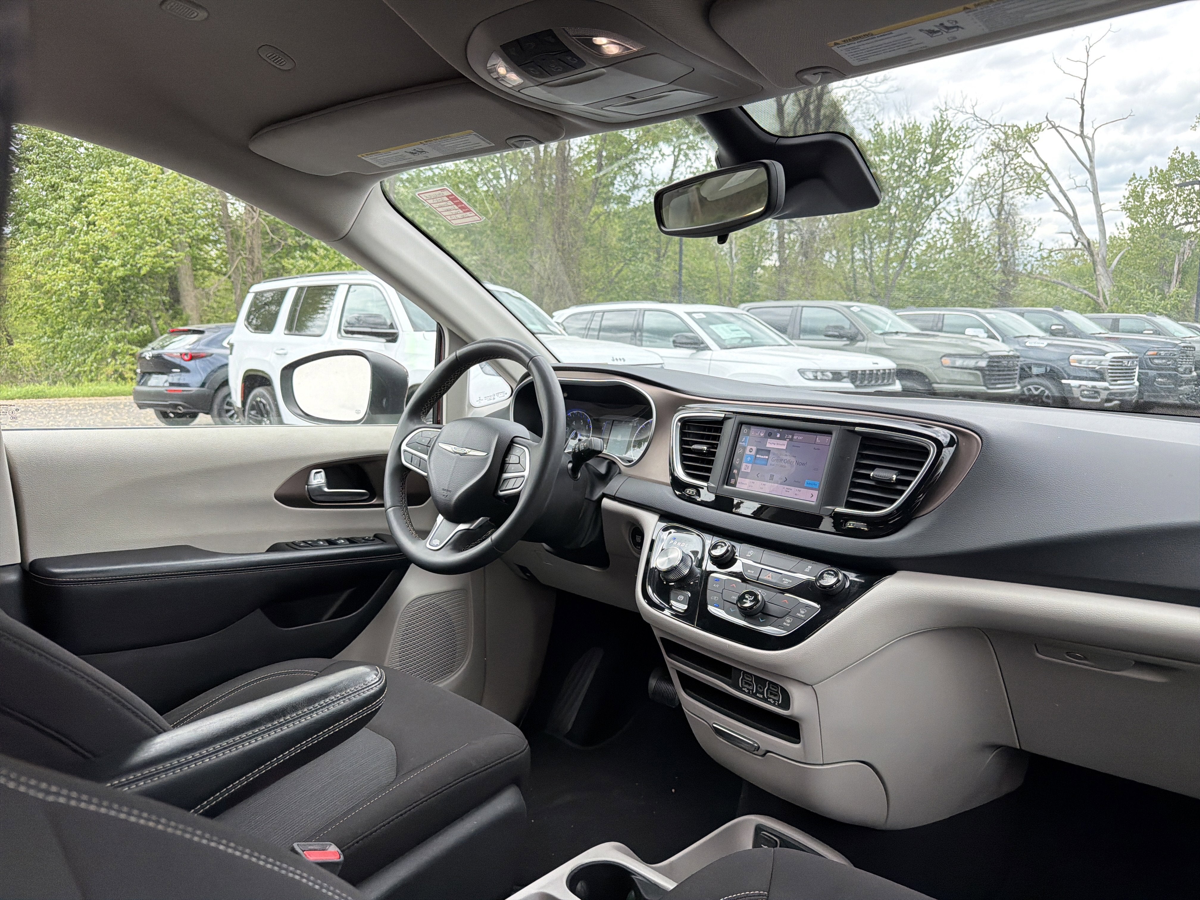 2023 Chrysler Voyager LX
