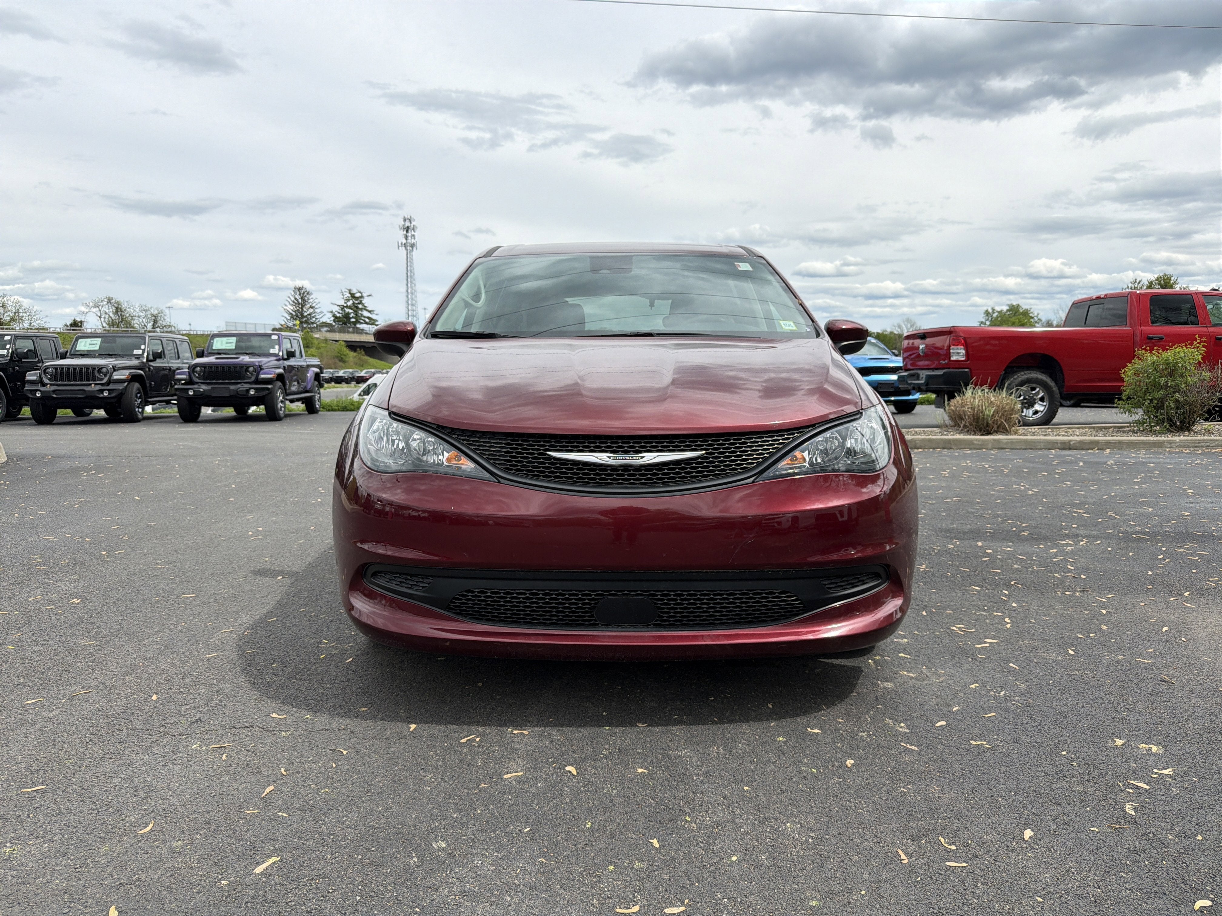 2023 Chrysler Voyager LX