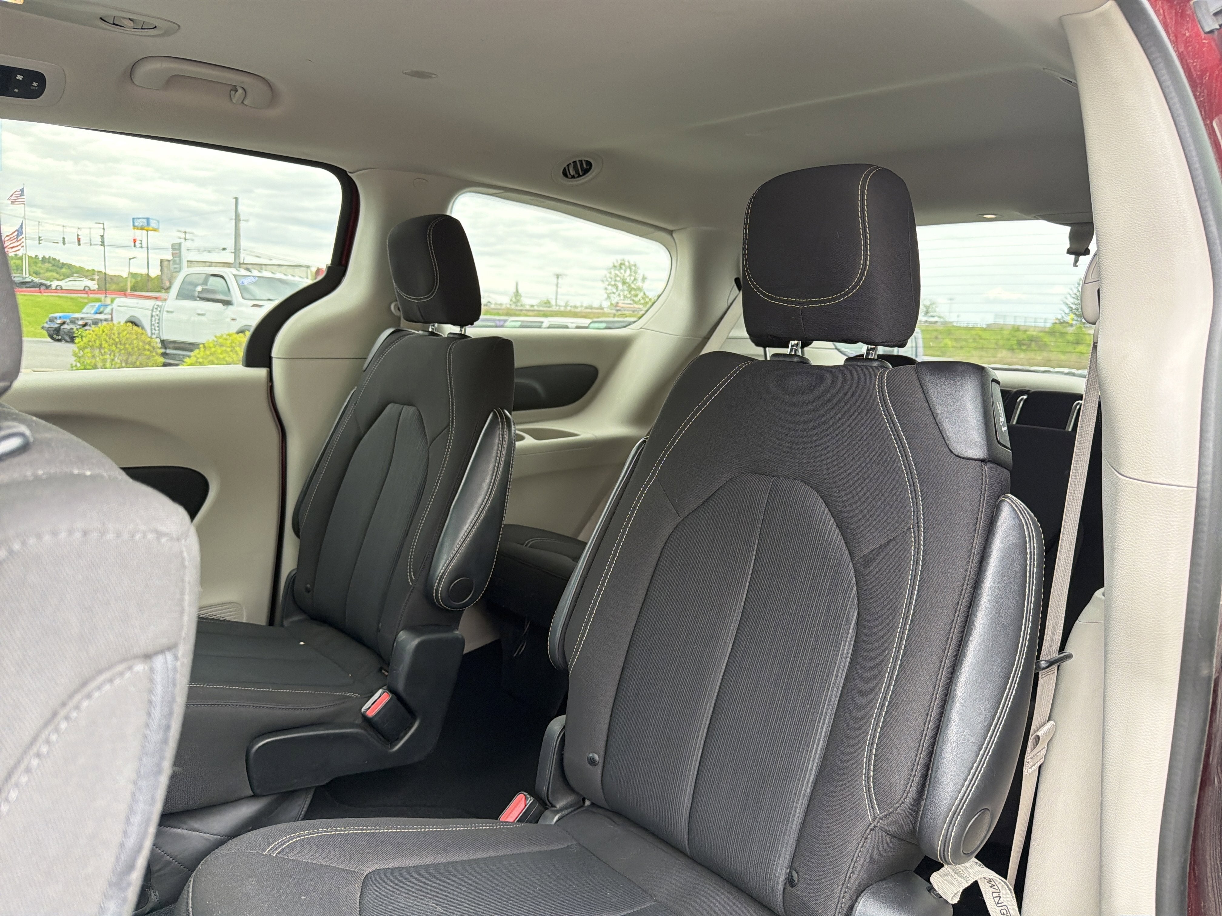 2023 Chrysler Voyager LX