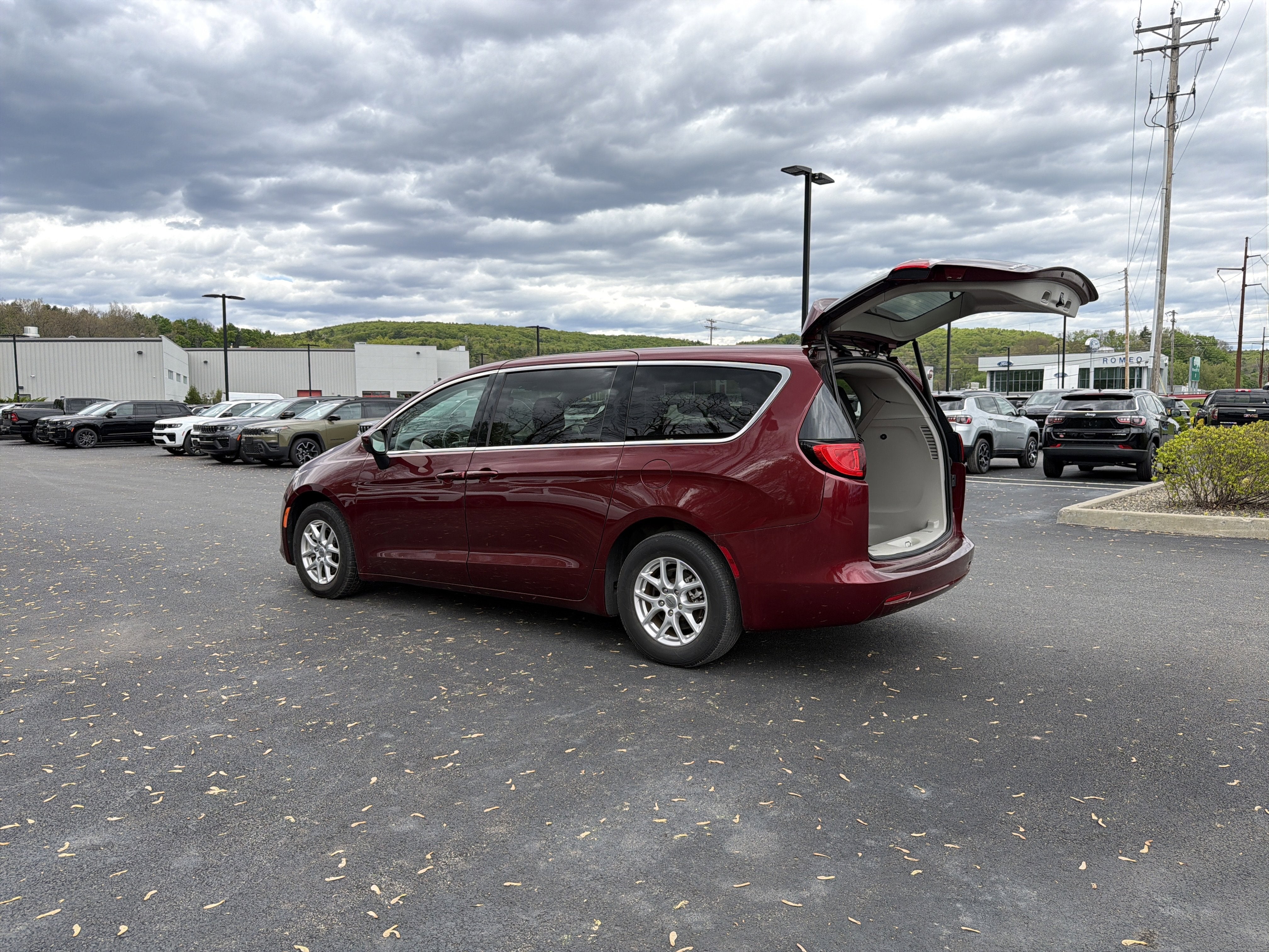 2023 Chrysler Voyager LX