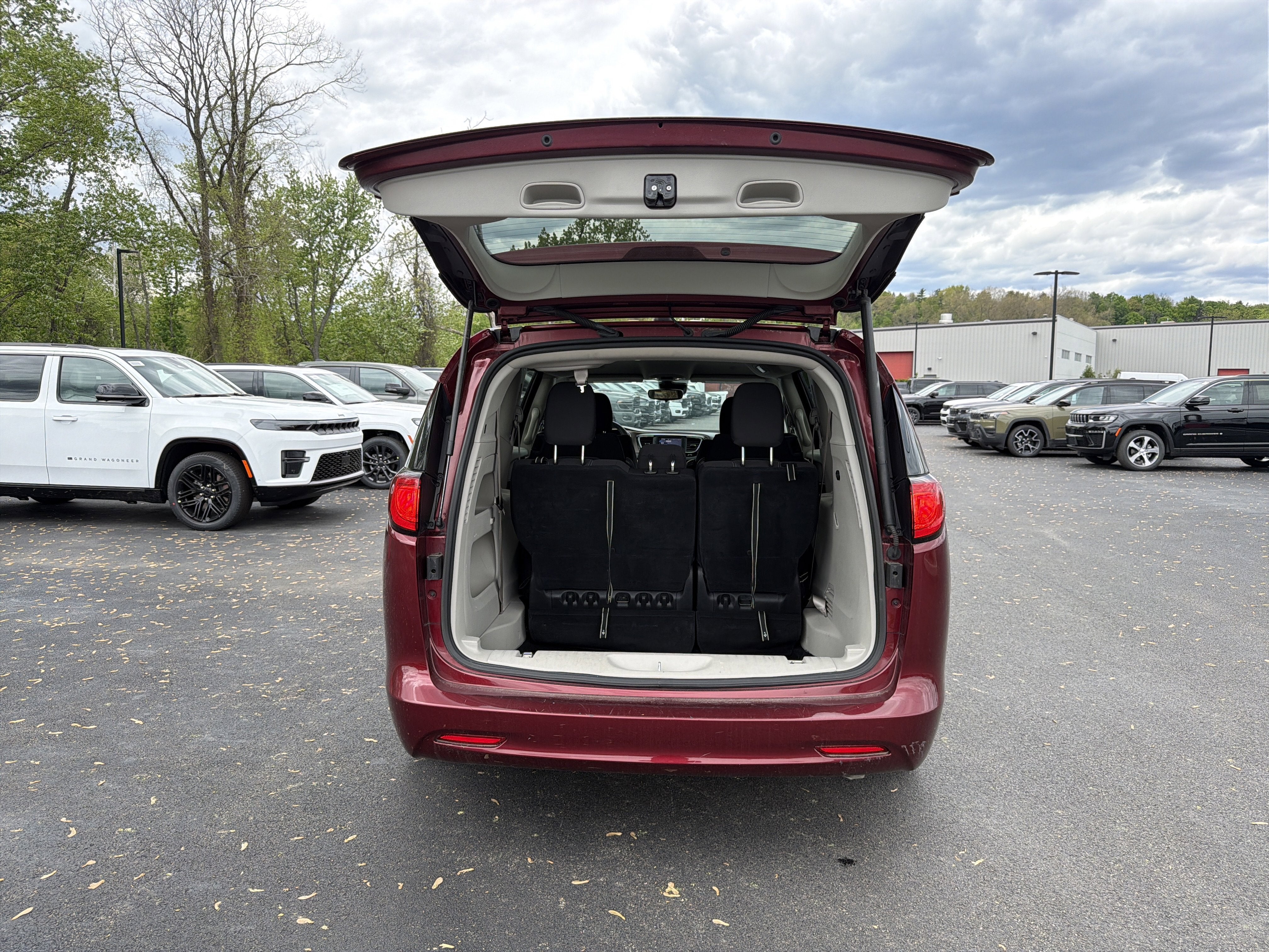 2023 Chrysler Voyager LX