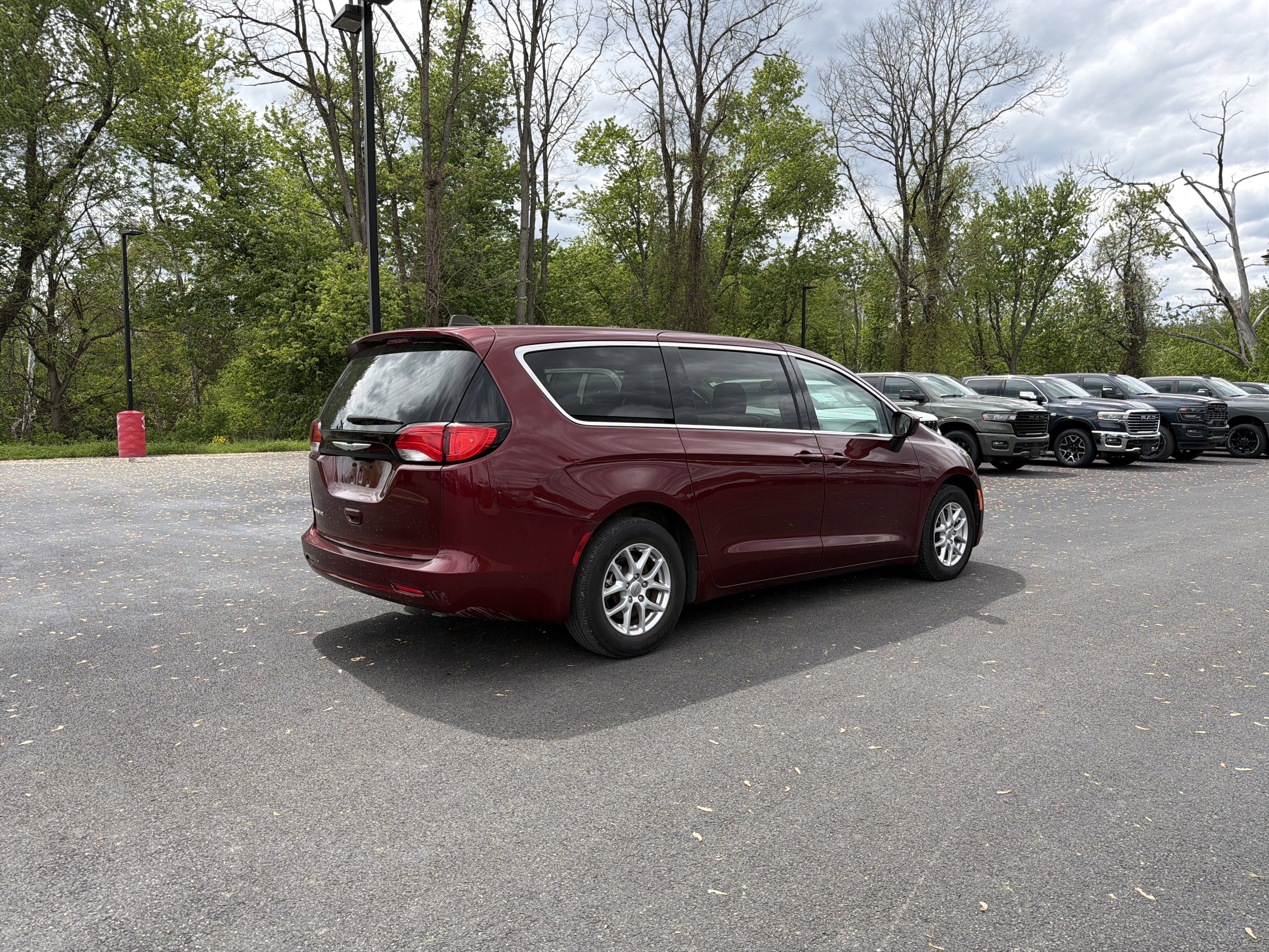 2023 Chrysler Voyager LX