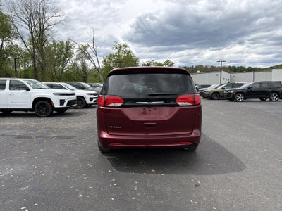 2023 Chrysler Voyager LX