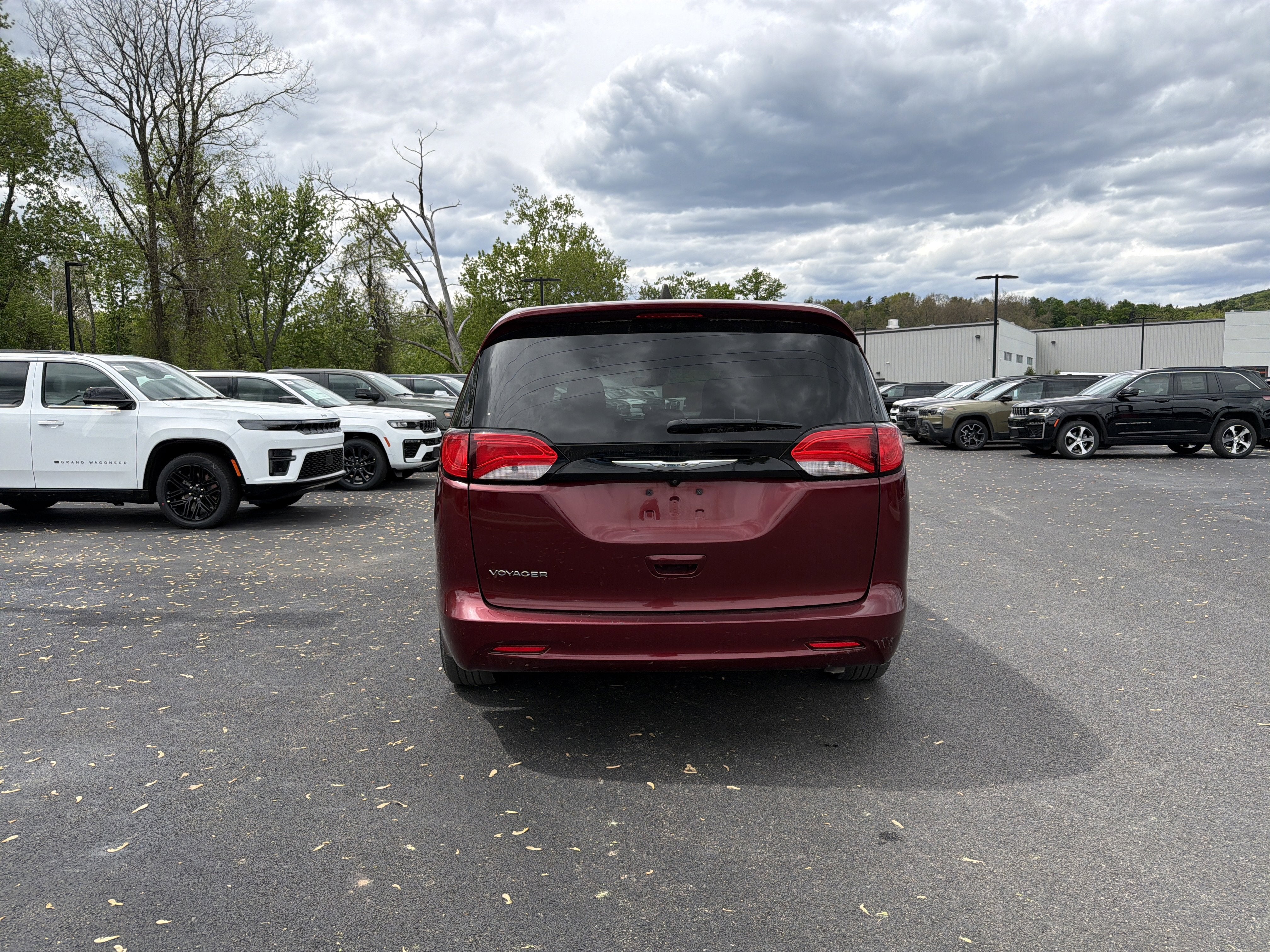 2023 Chrysler Voyager LX