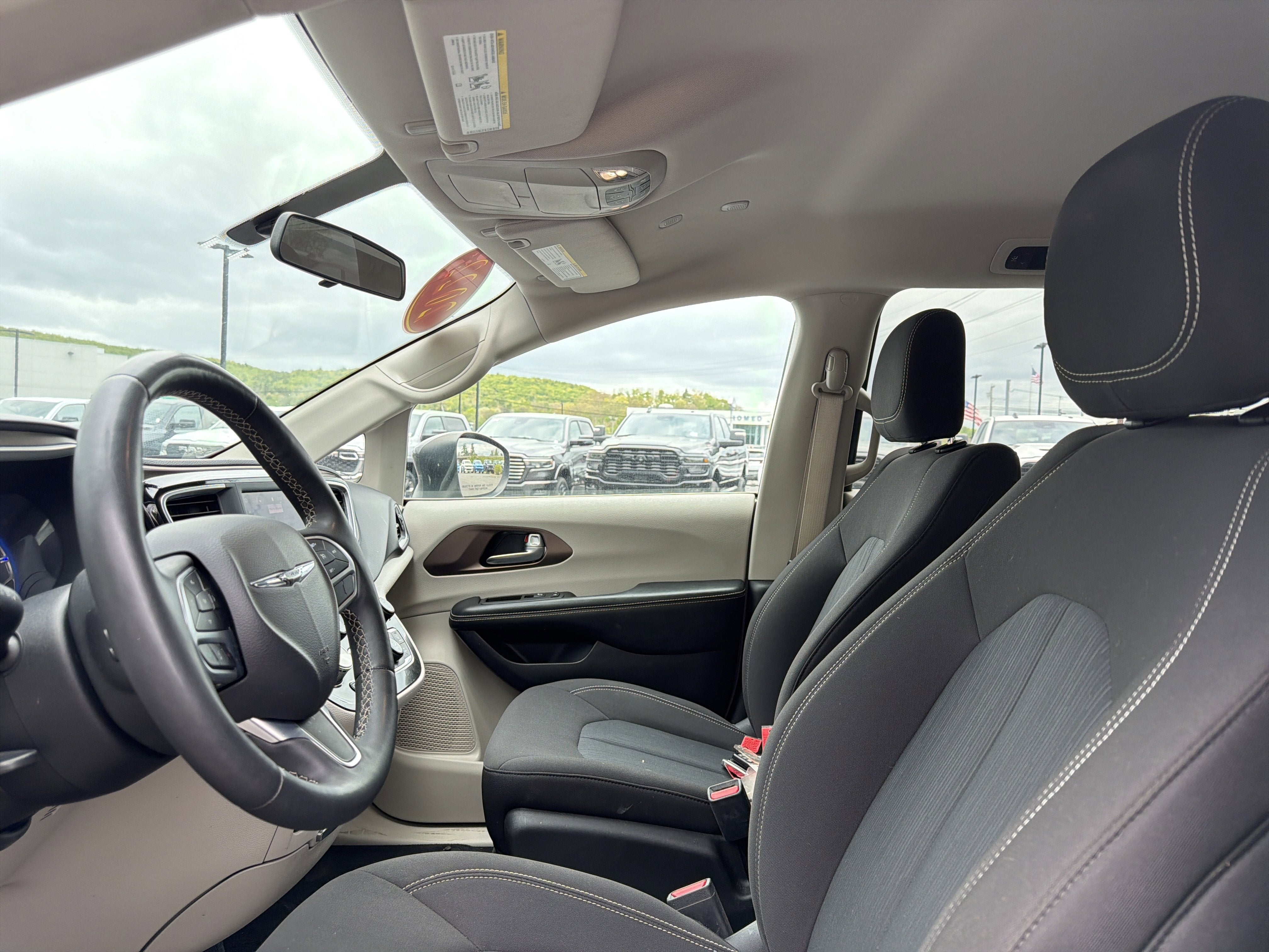 2022 Chrysler Voyager LX