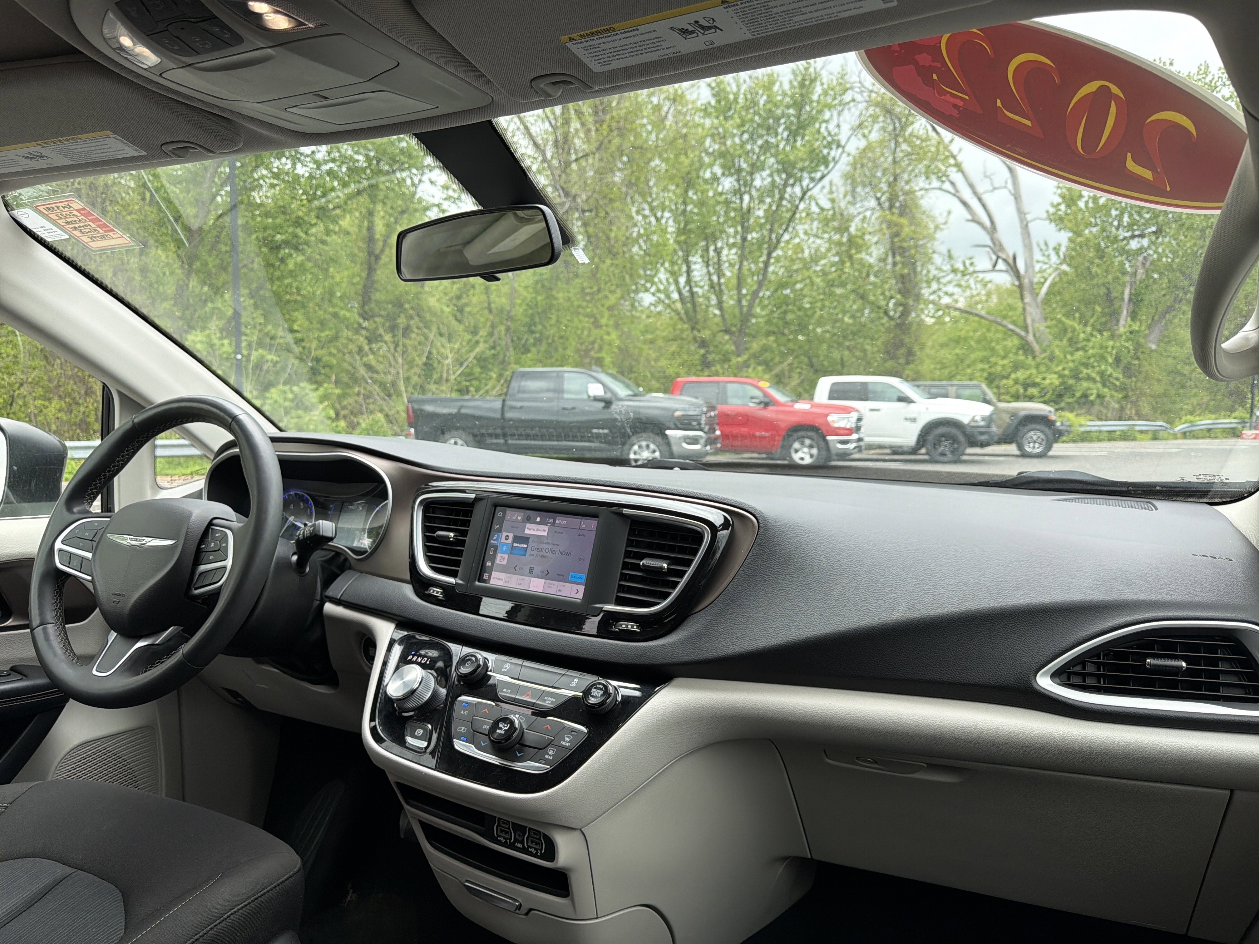 2022 Chrysler Voyager LX