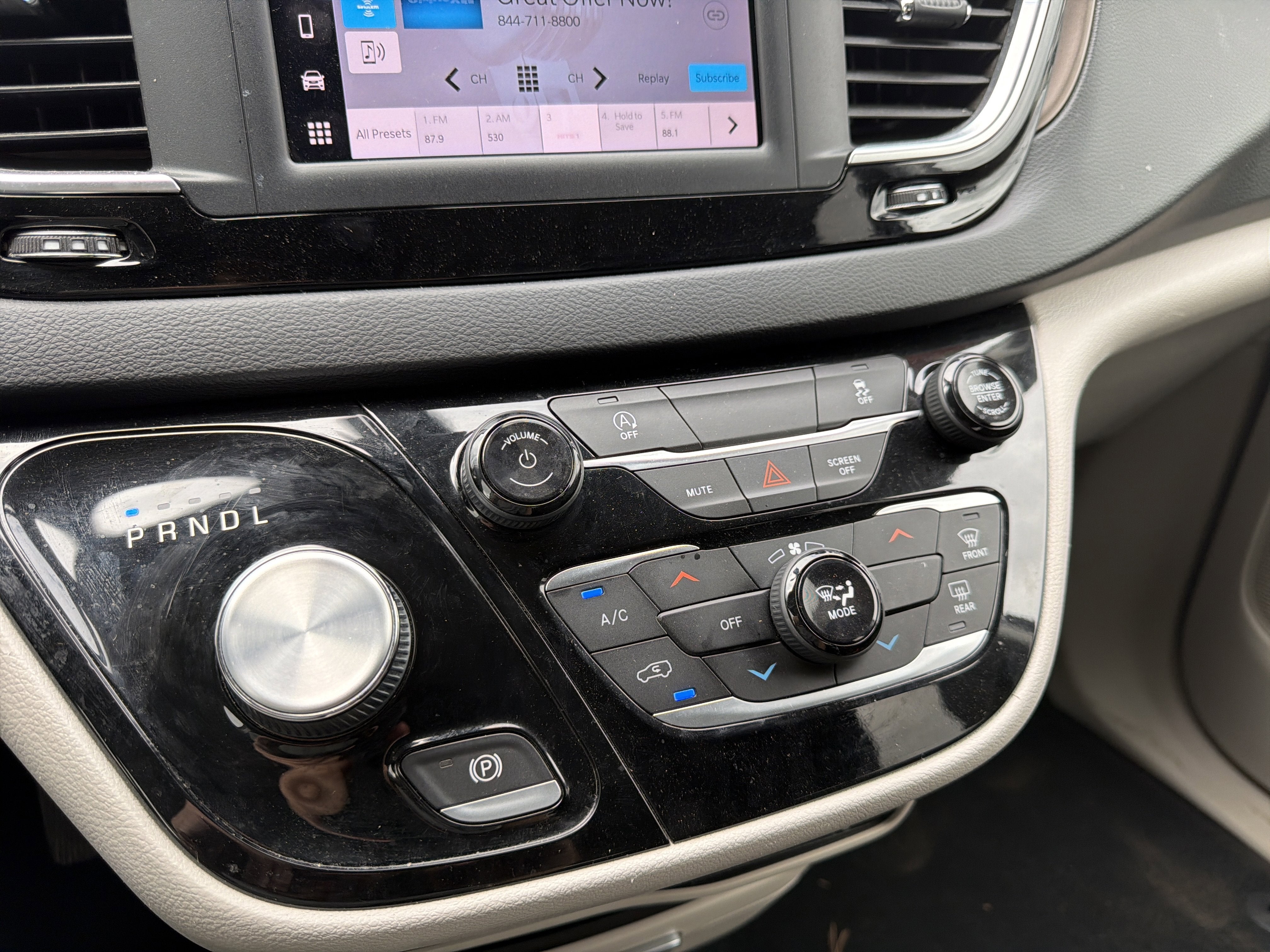 2022 Chrysler Voyager LX