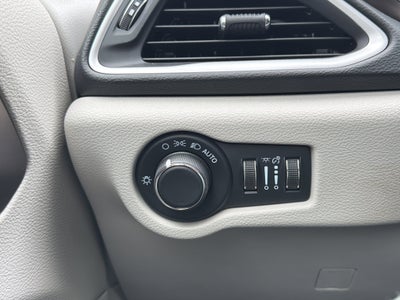 2022 Chrysler Voyager LX
