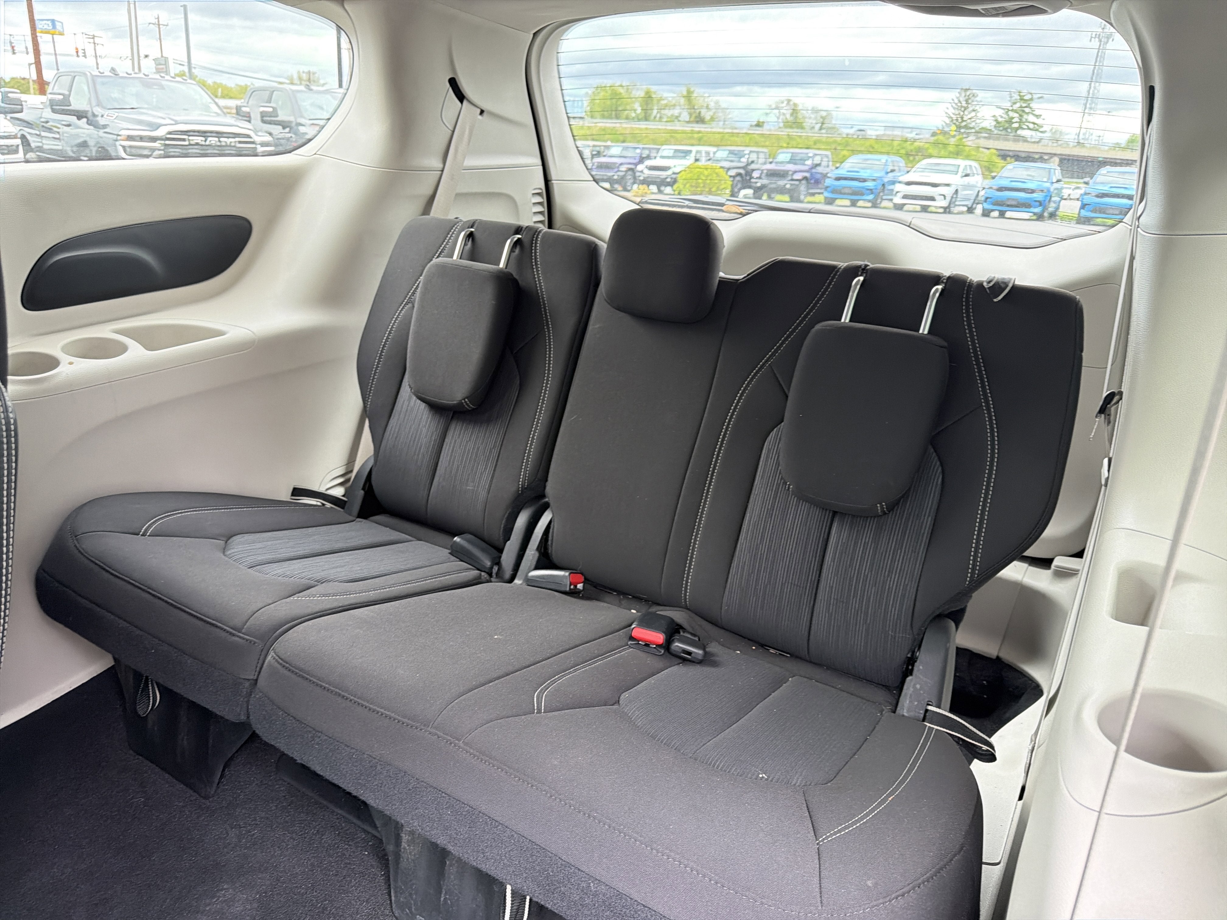 2022 Chrysler Voyager LX