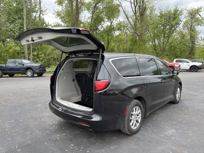 2022 Chrysler Voyager LX