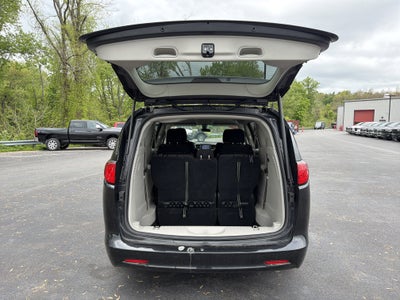 2022 Chrysler Voyager LX
