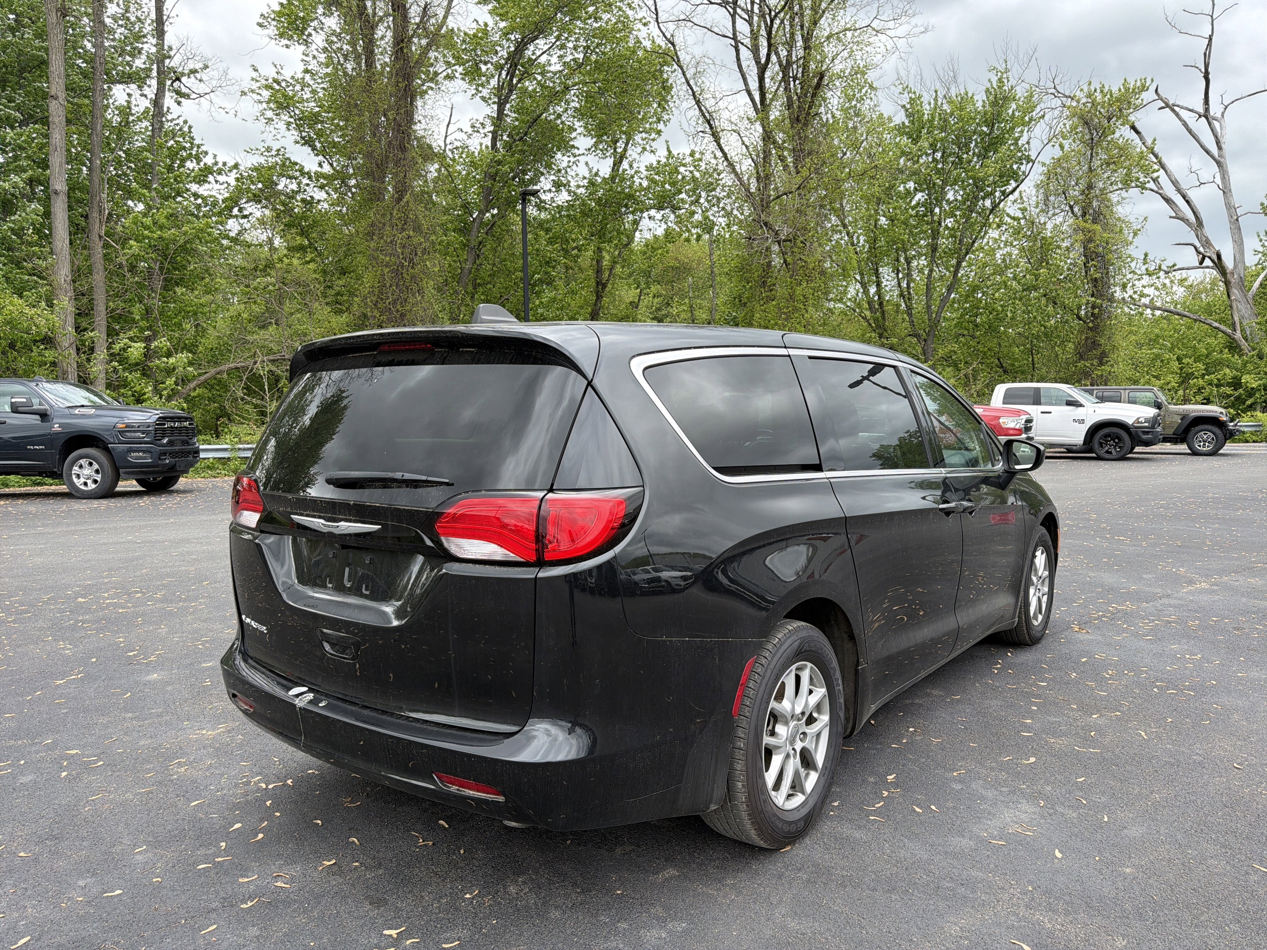 2022 Chrysler Voyager LX