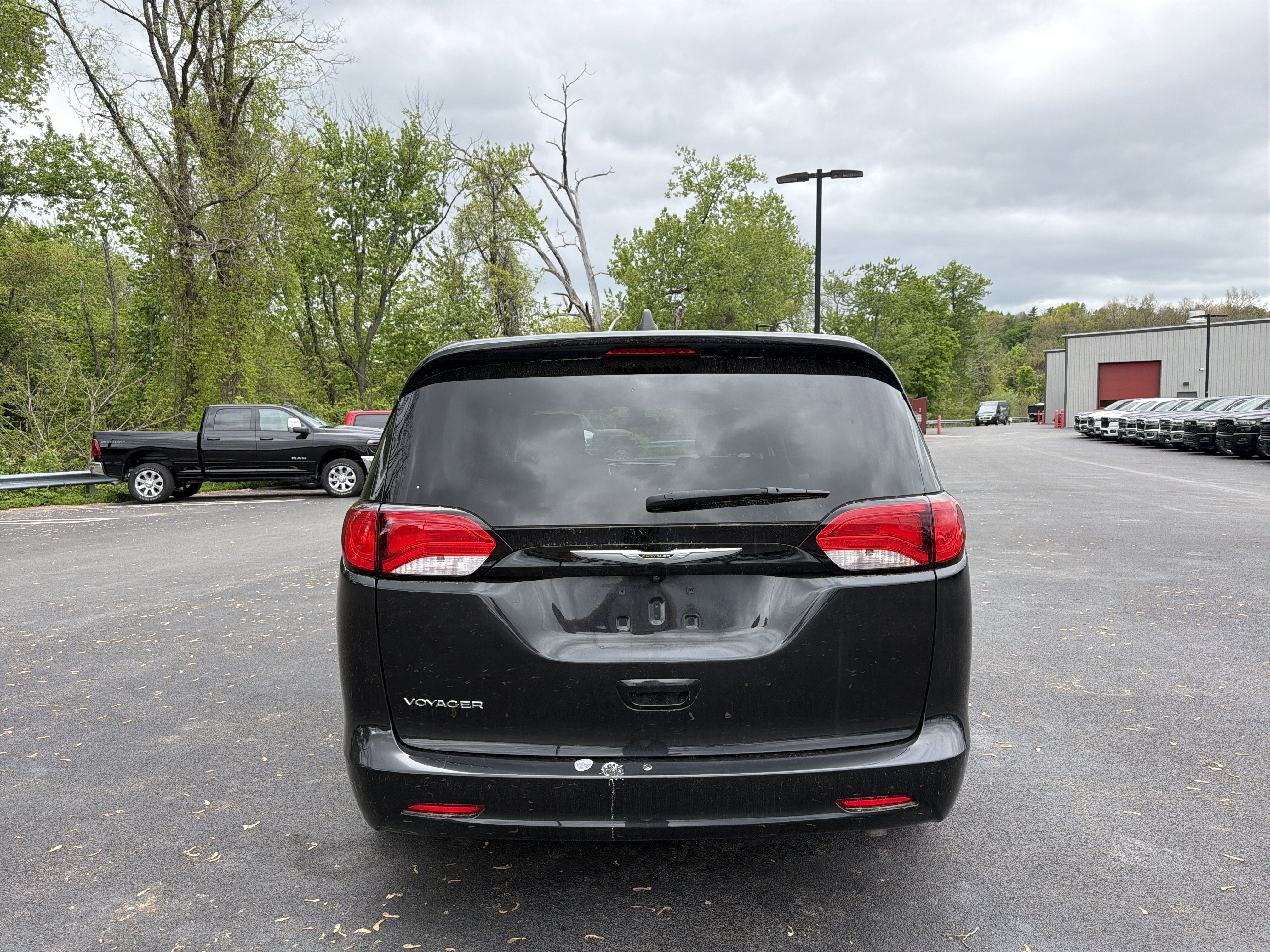 2022 Chrysler Voyager LX