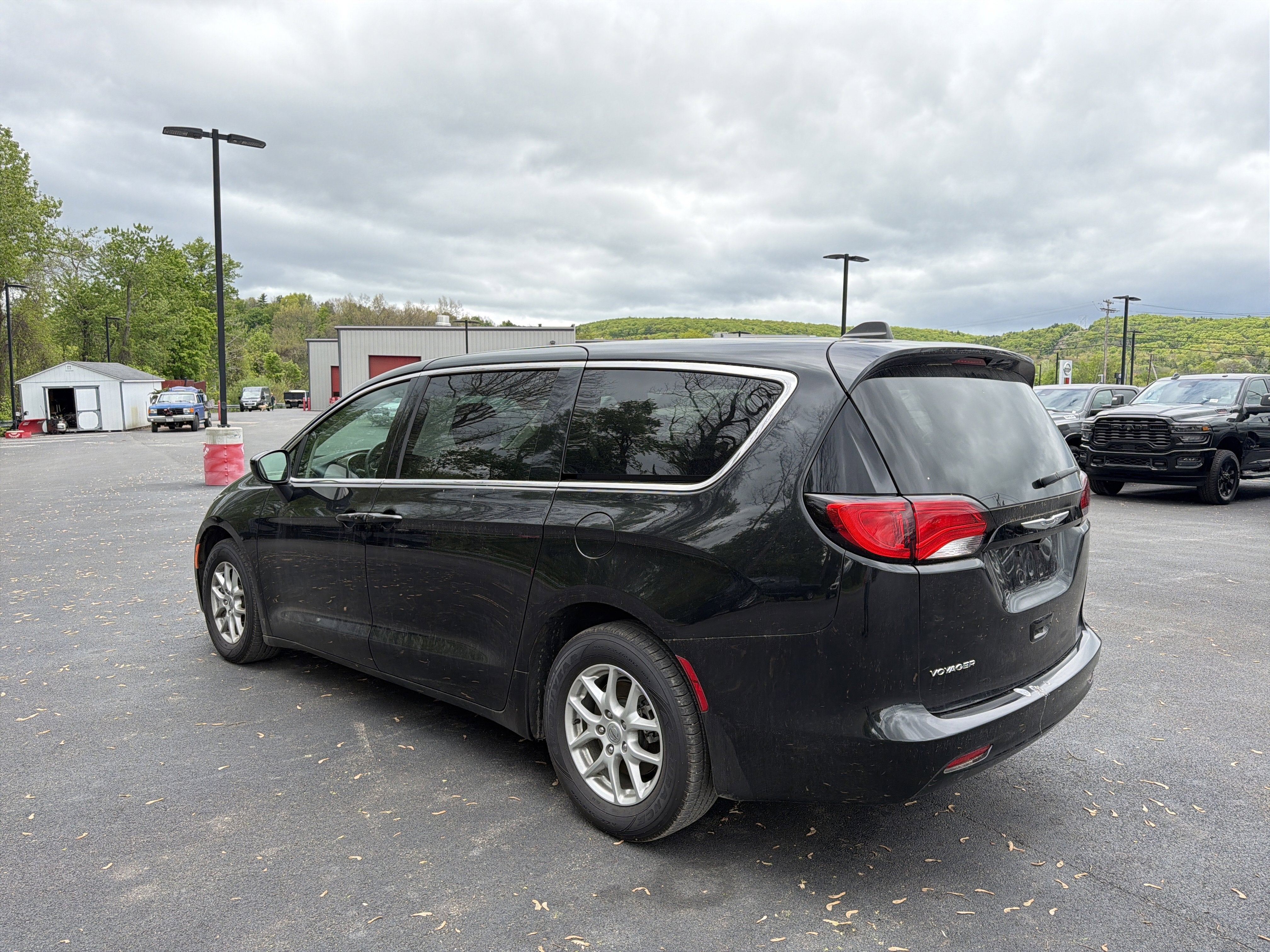 2022 Chrysler Voyager LX
