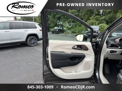 2023 Chrysler Voyager LX