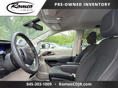 2023 Chrysler Voyager LX