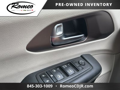 2023 Chrysler Voyager LX