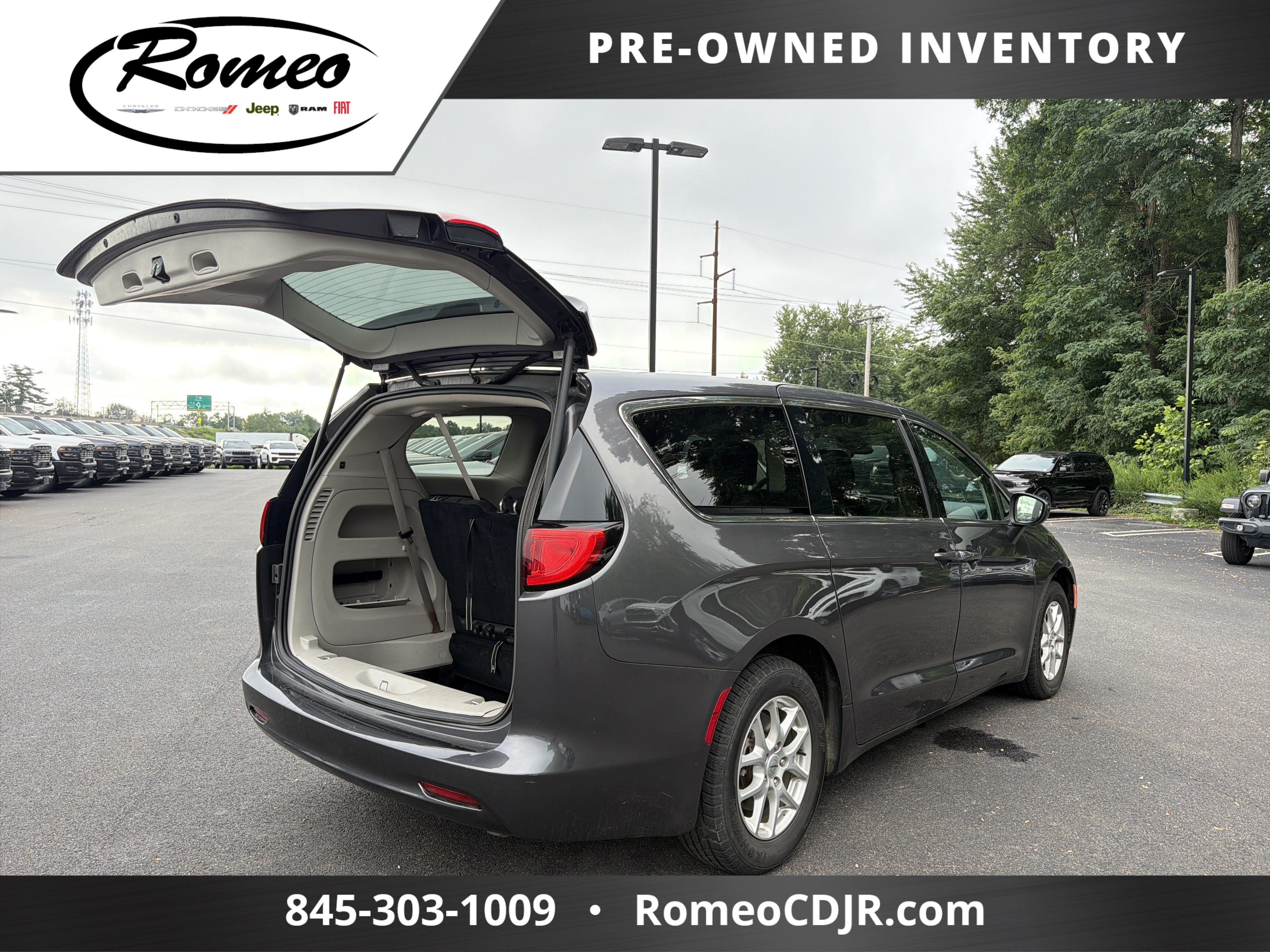 2023 Chrysler Voyager LX
