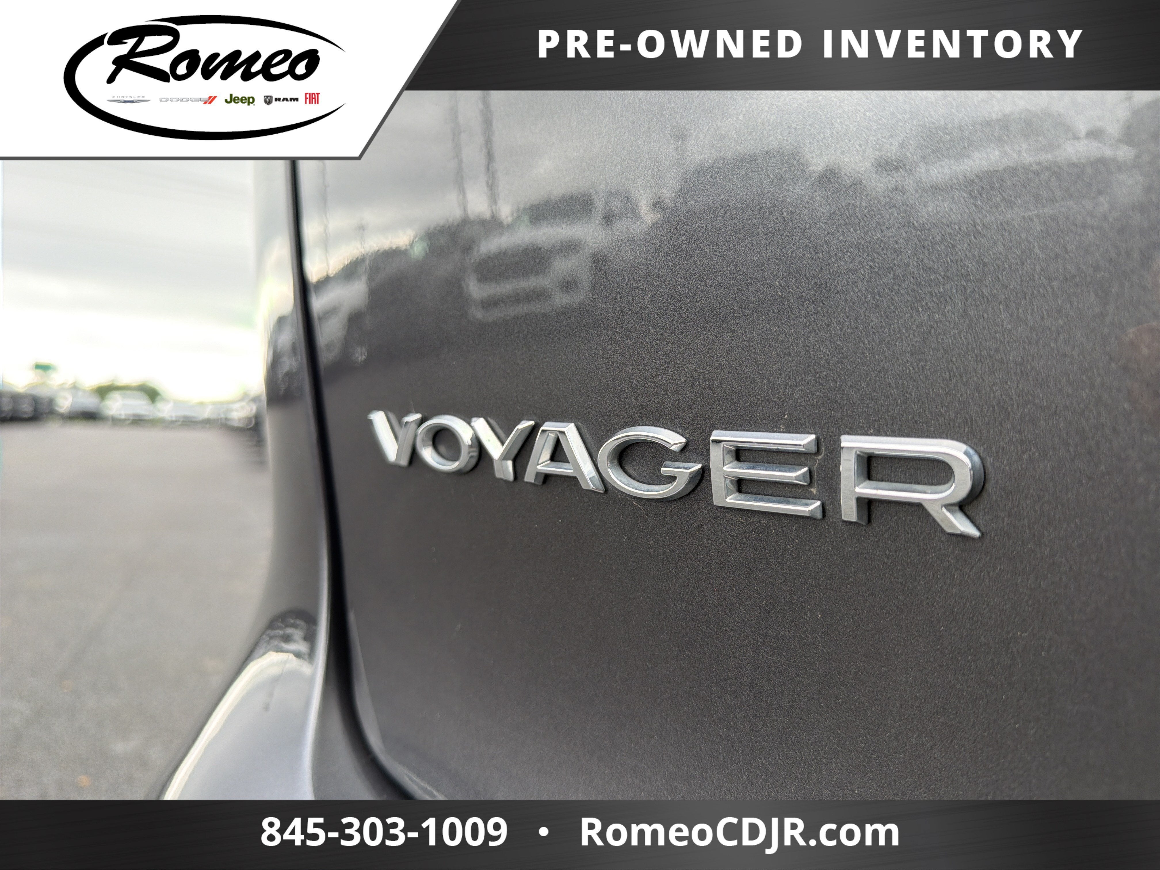 2023 Chrysler Voyager LX