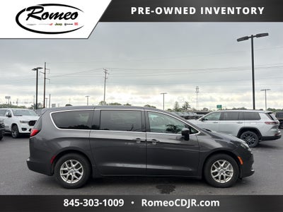 2023 Chrysler Voyager LX