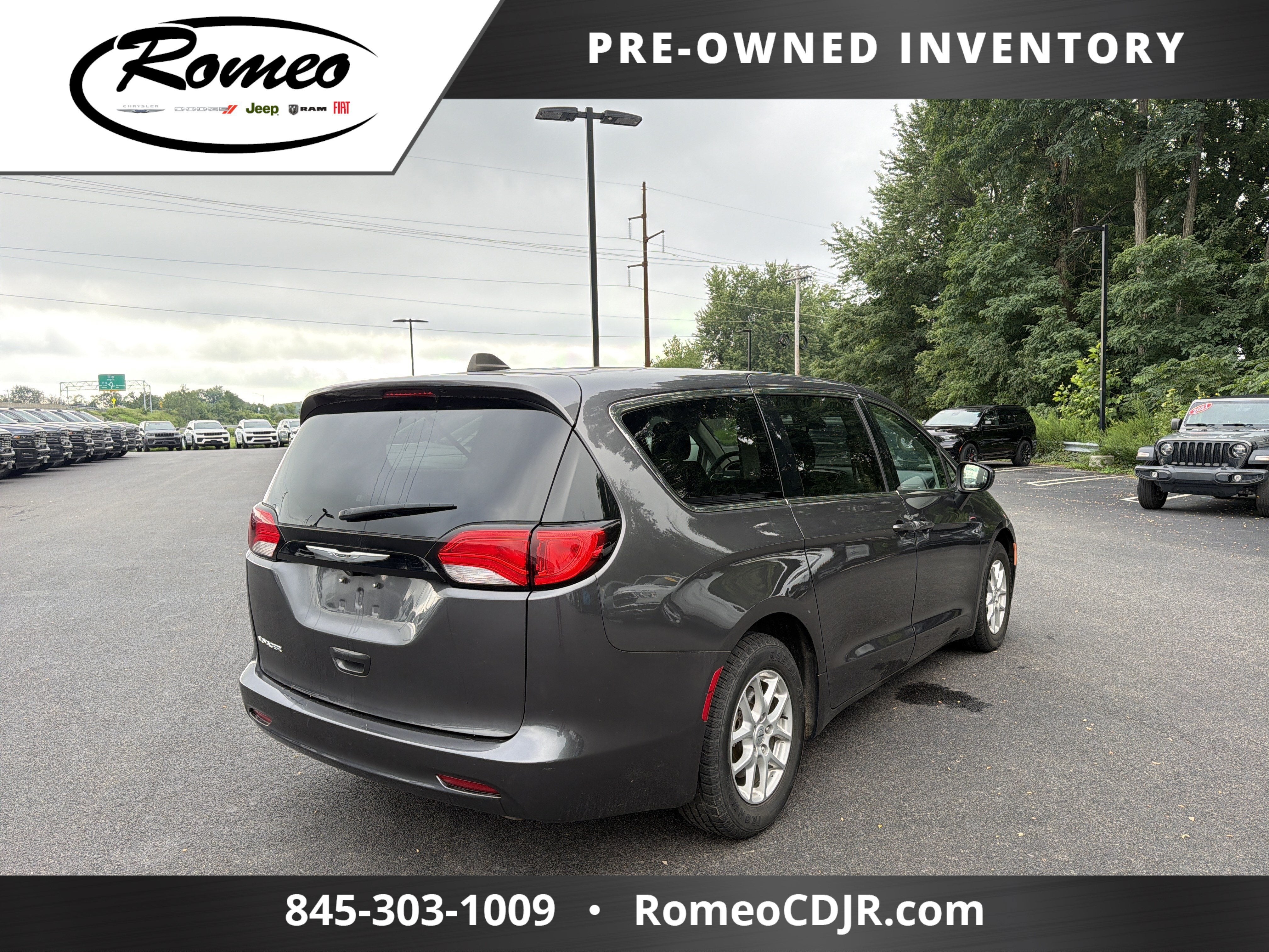 2023 Chrysler Voyager LX