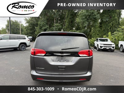 2023 Chrysler Voyager LX