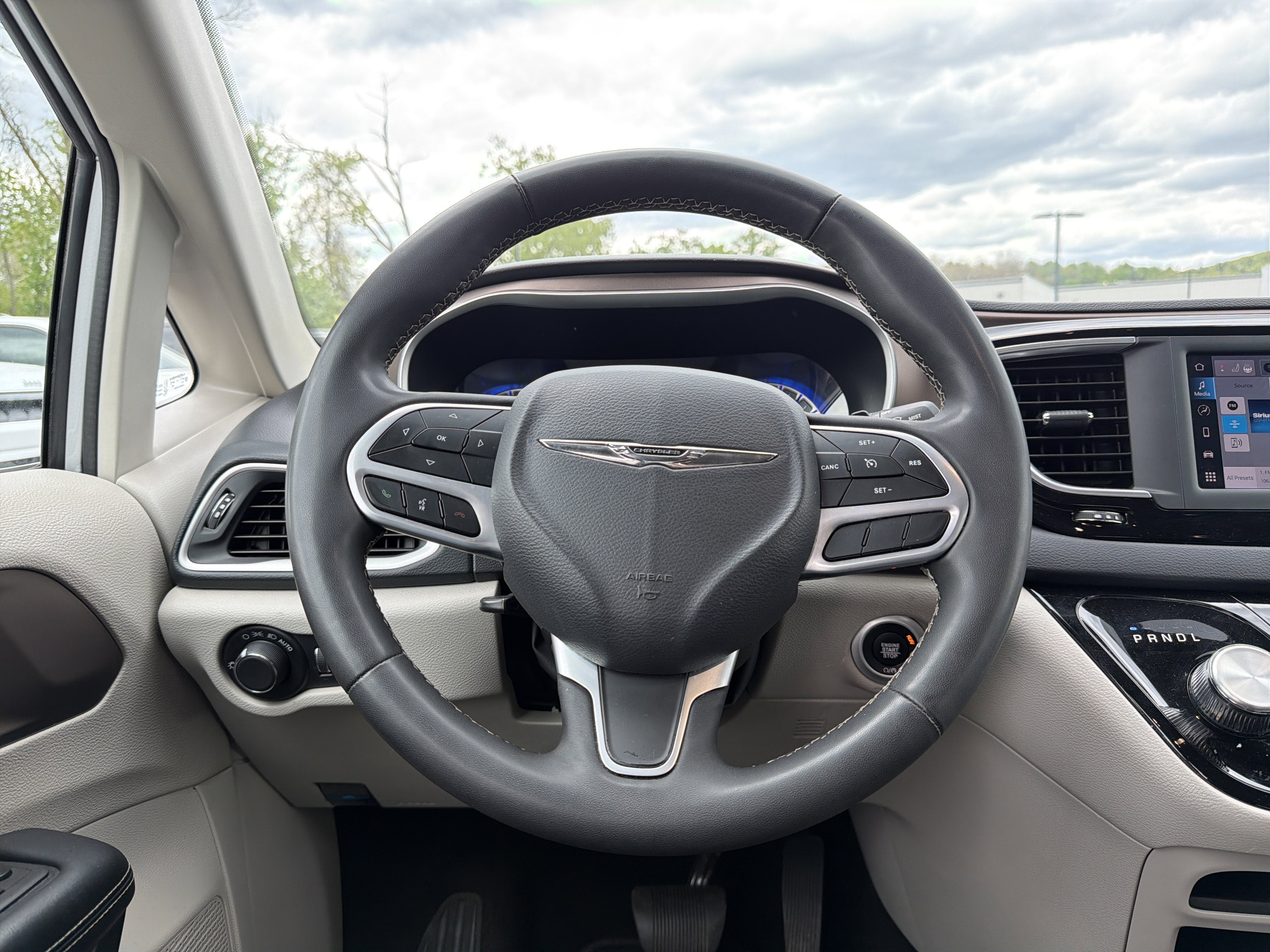 2023 Chrysler Voyager LX
