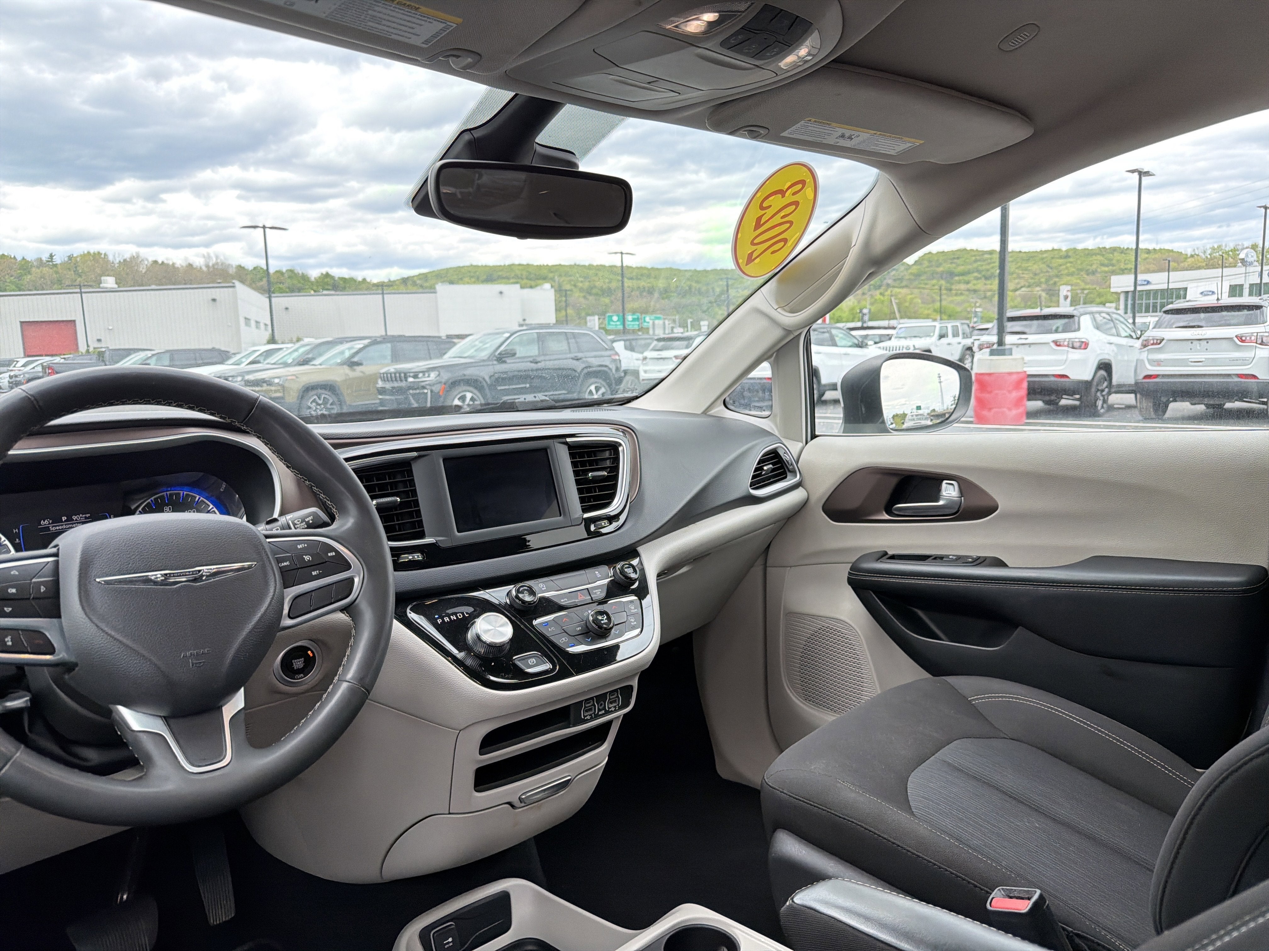 2023 Chrysler Voyager LX