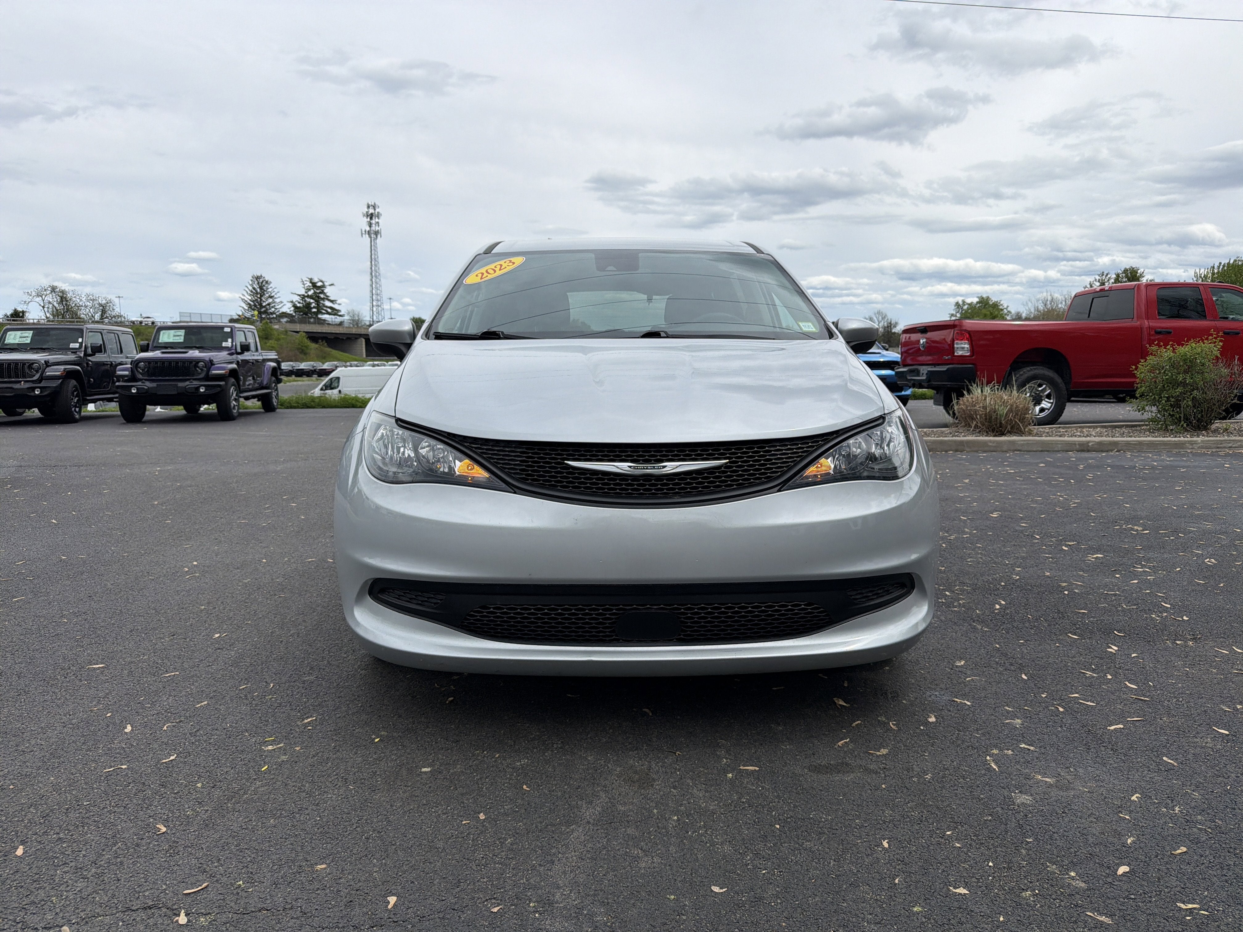 2023 Chrysler Voyager LX