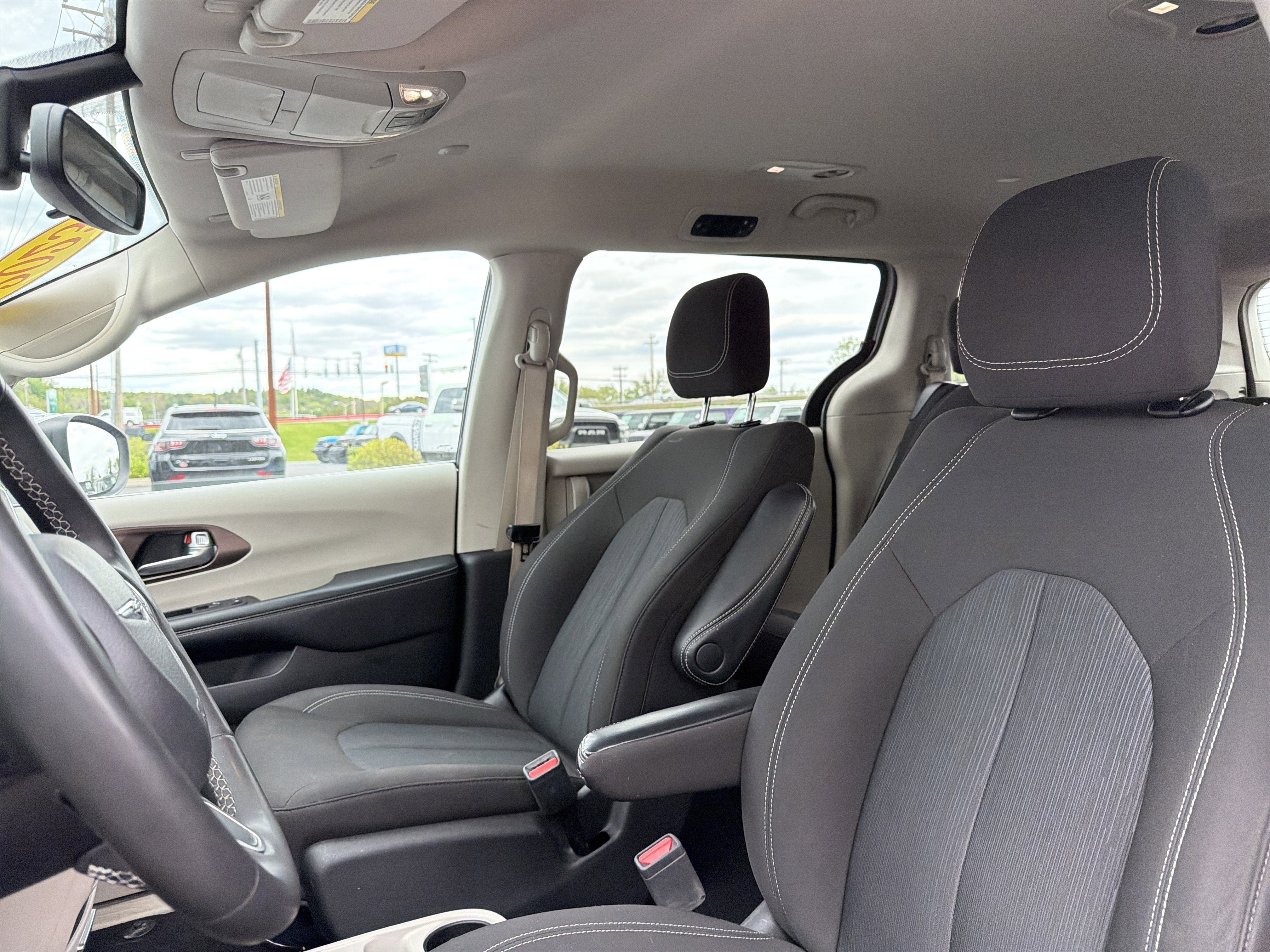 2023 Chrysler Voyager LX