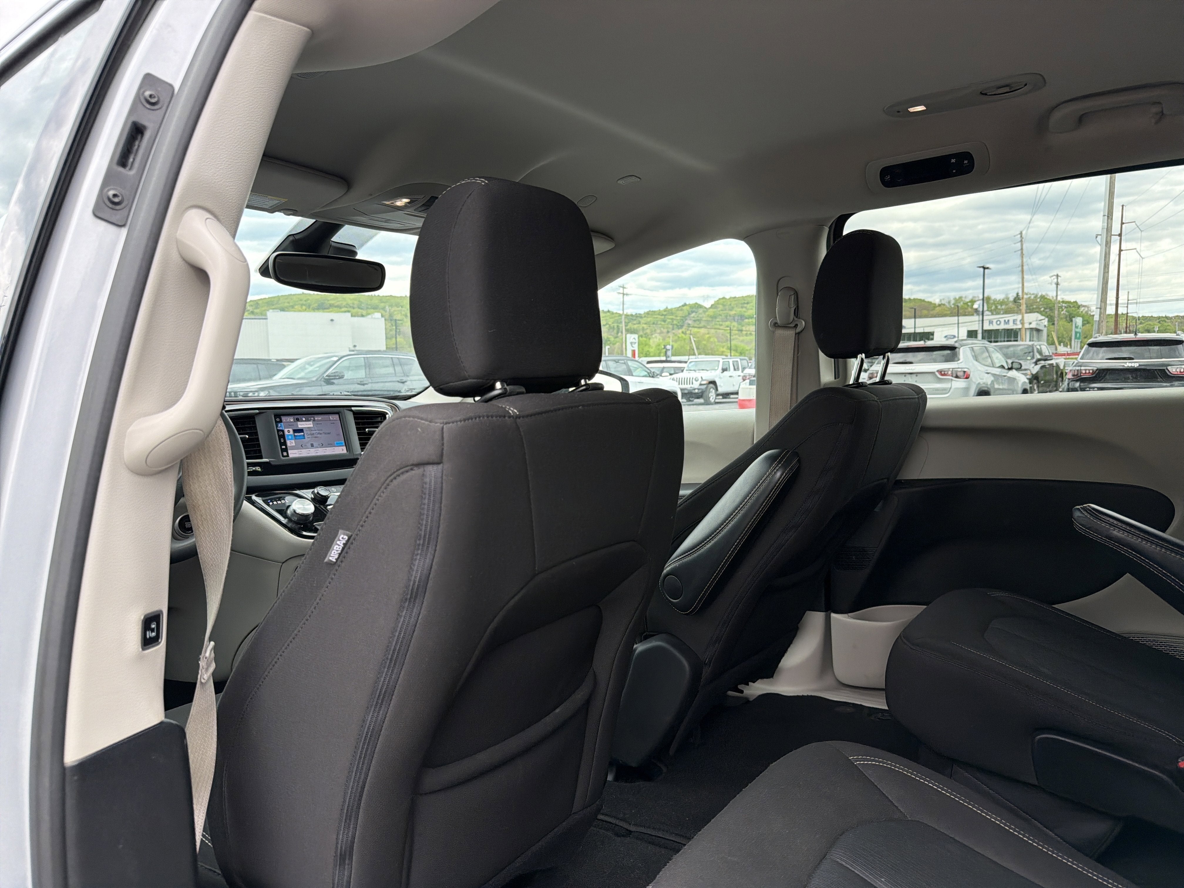 2023 Chrysler Voyager LX