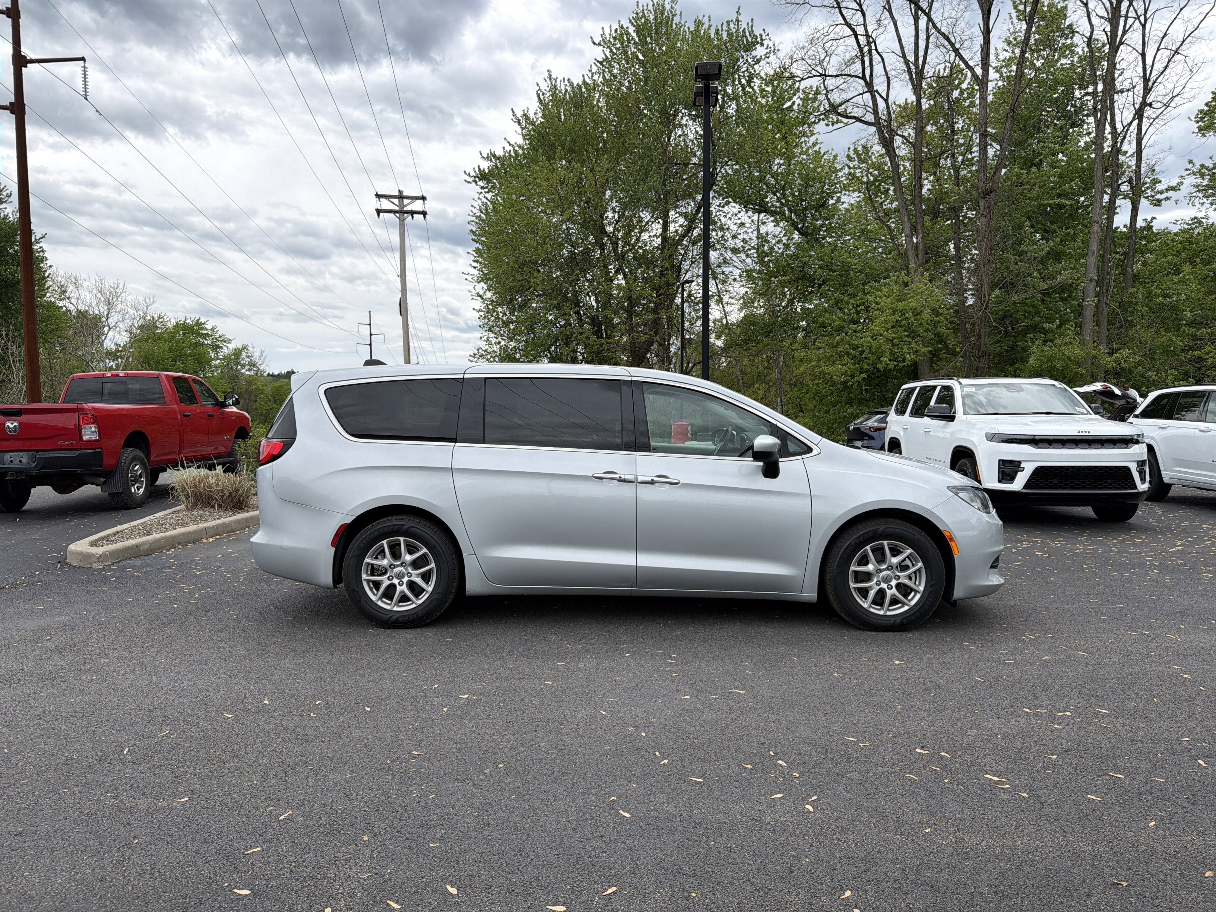 2023 Chrysler Voyager LX