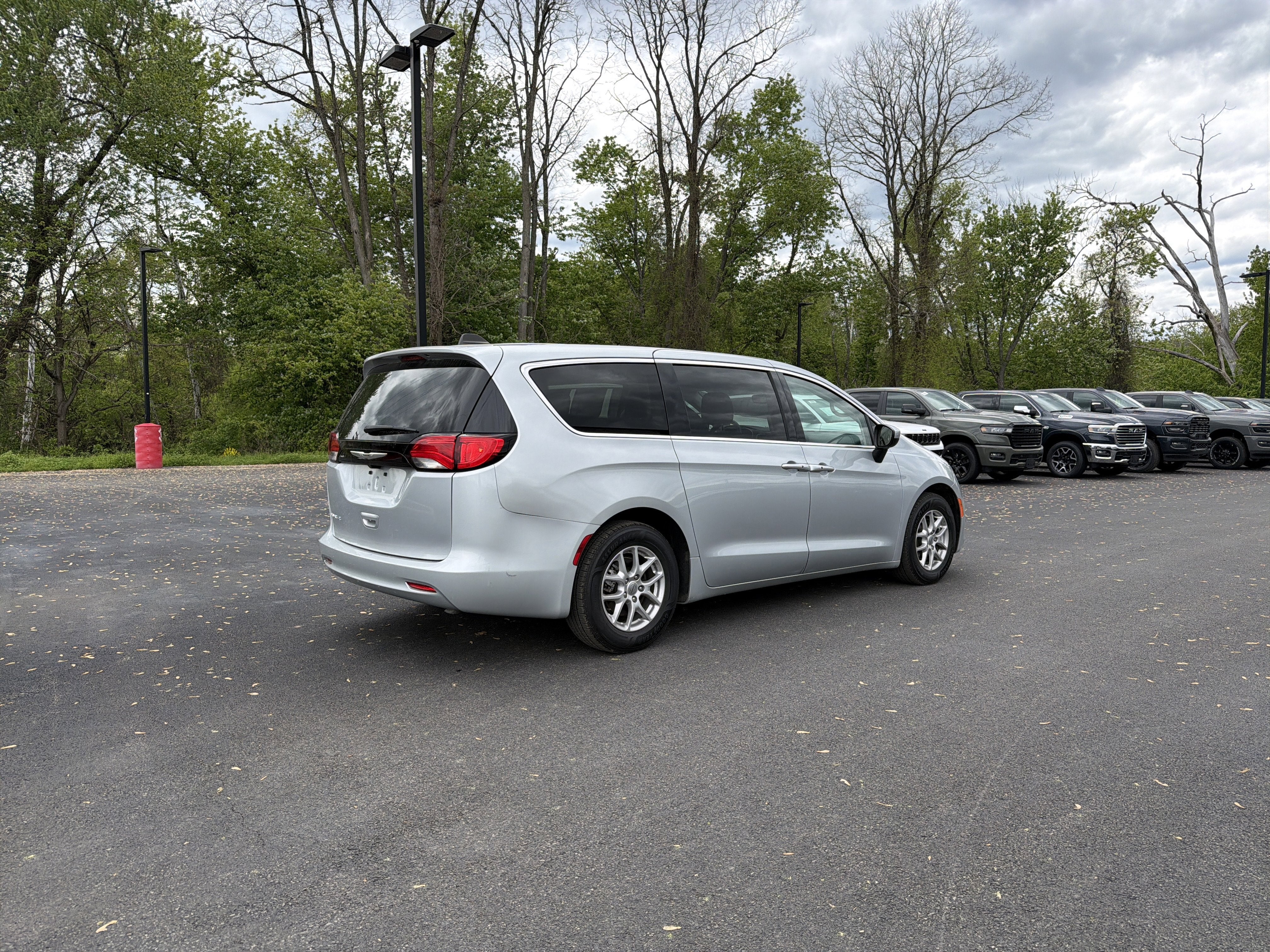 2023 Chrysler Voyager LX
