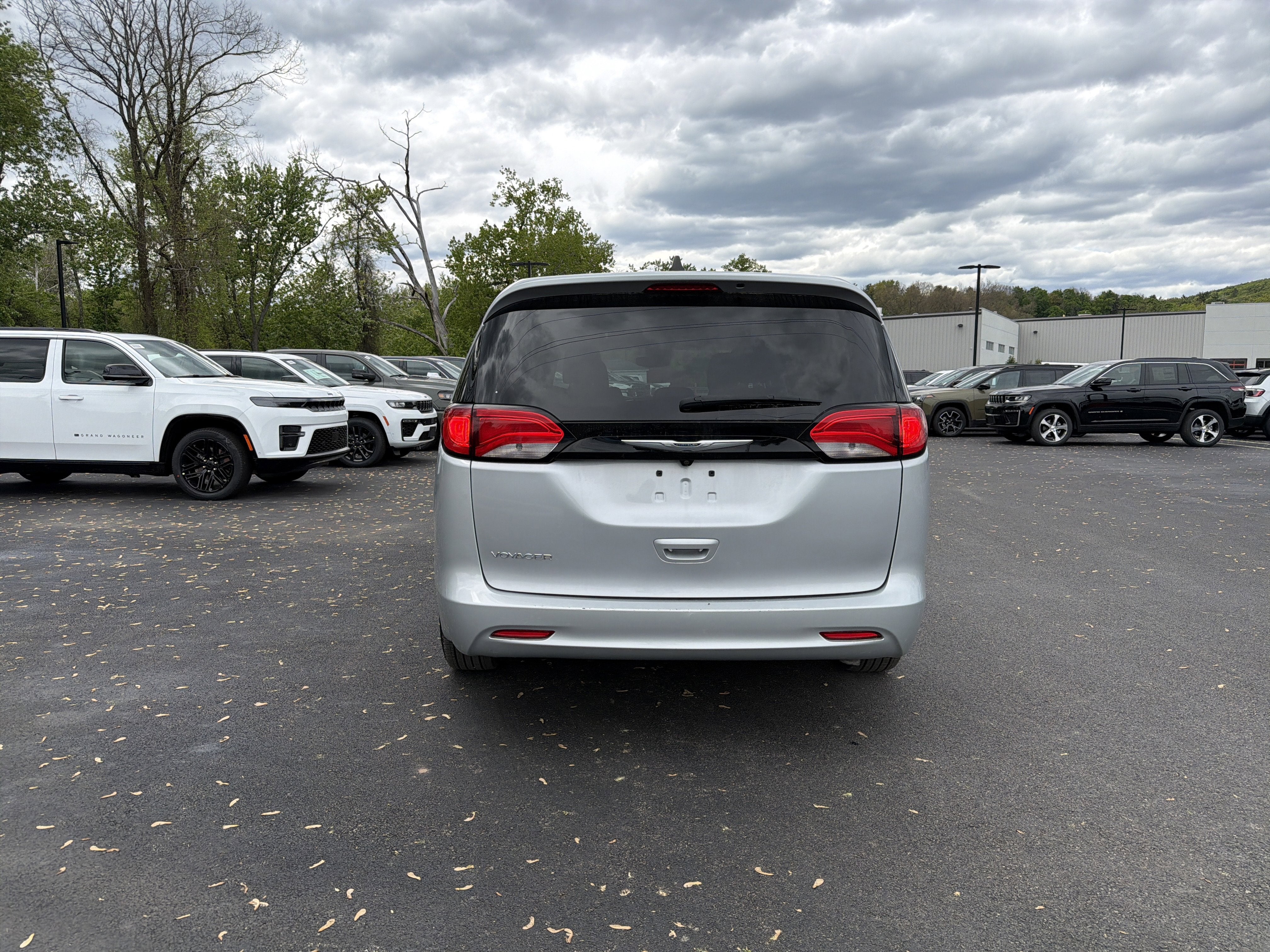 2023 Chrysler Voyager LX