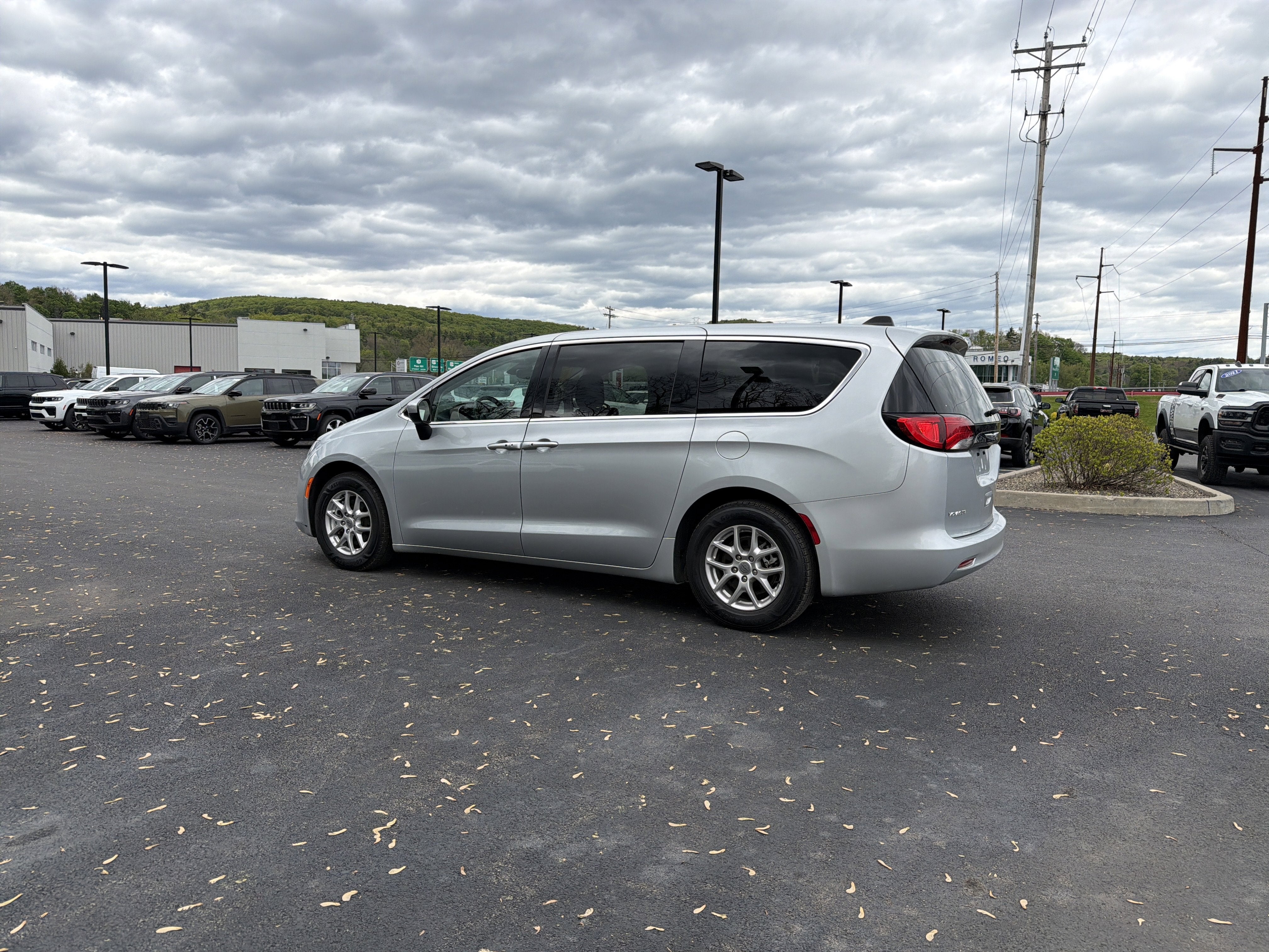 2023 Chrysler Voyager LX