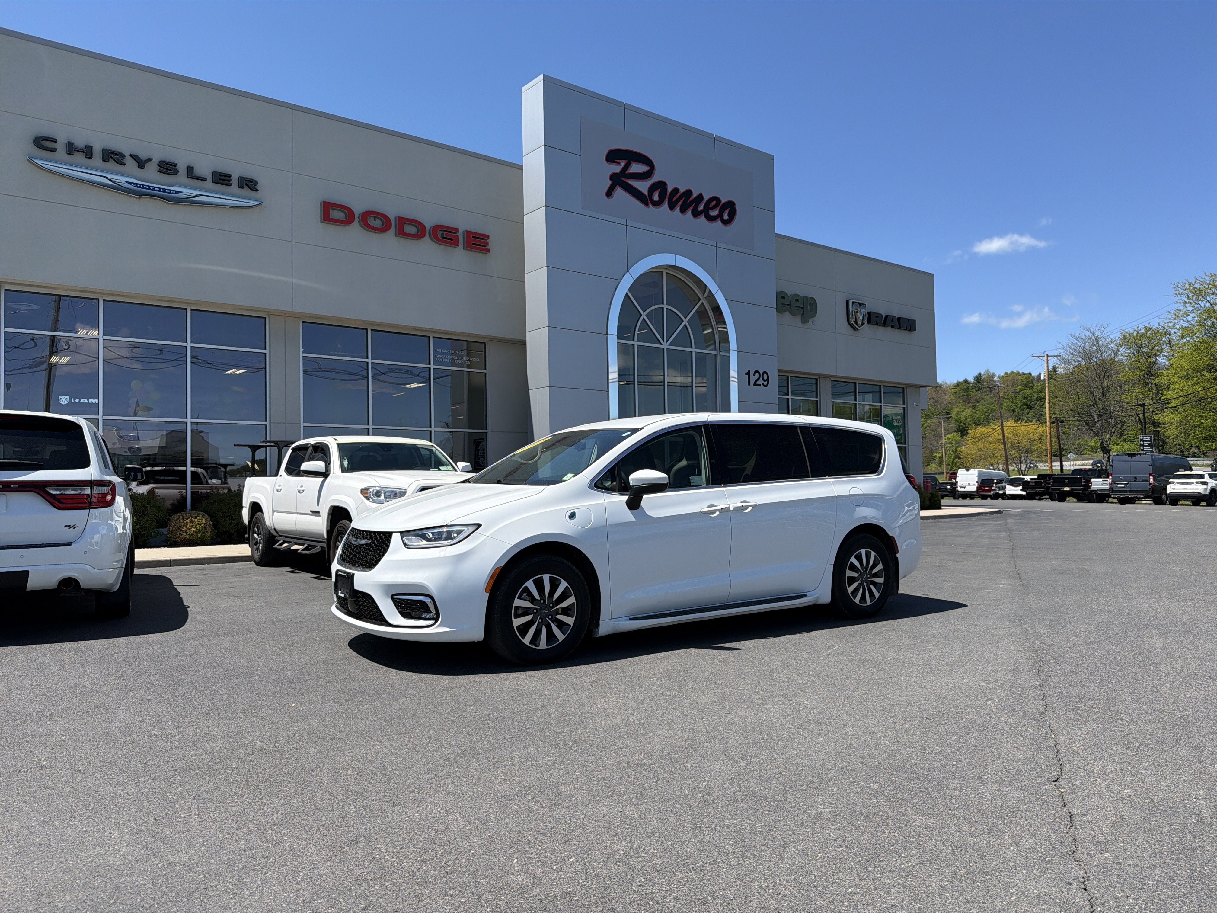 2023 Chrysler Pacifica Plug-In Hybrid Touring L