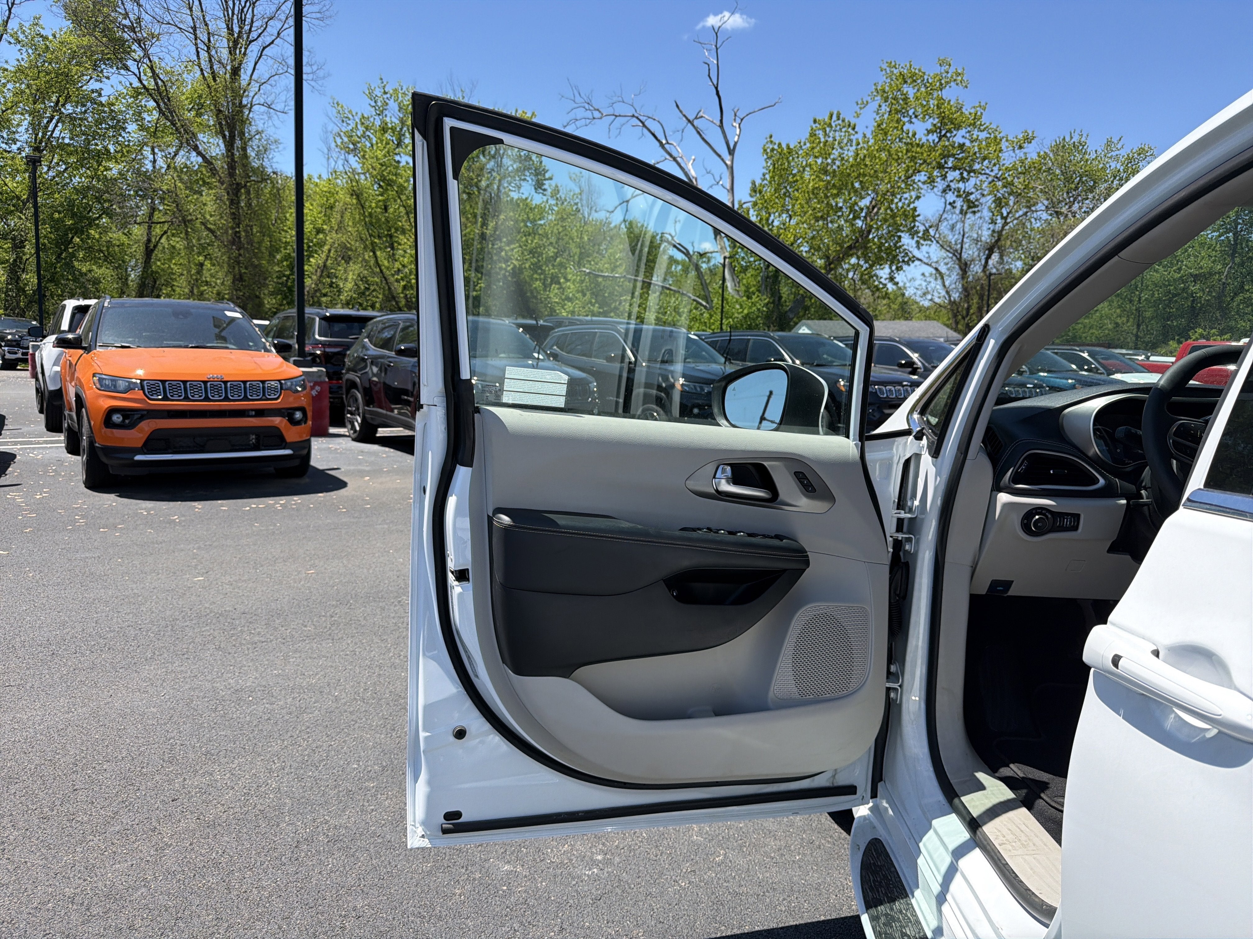 2023 Chrysler Pacifica Plug-In Hybrid Touring L