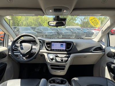 2023 Chrysler Pacifica Plug-In Hybrid Touring L