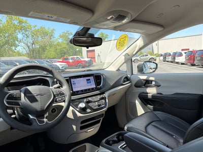 2023 Chrysler Pacifica Plug-In Hybrid Touring L