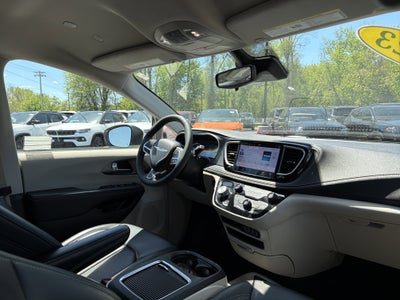 2023 Chrysler Pacifica Plug-In Hybrid Touring L