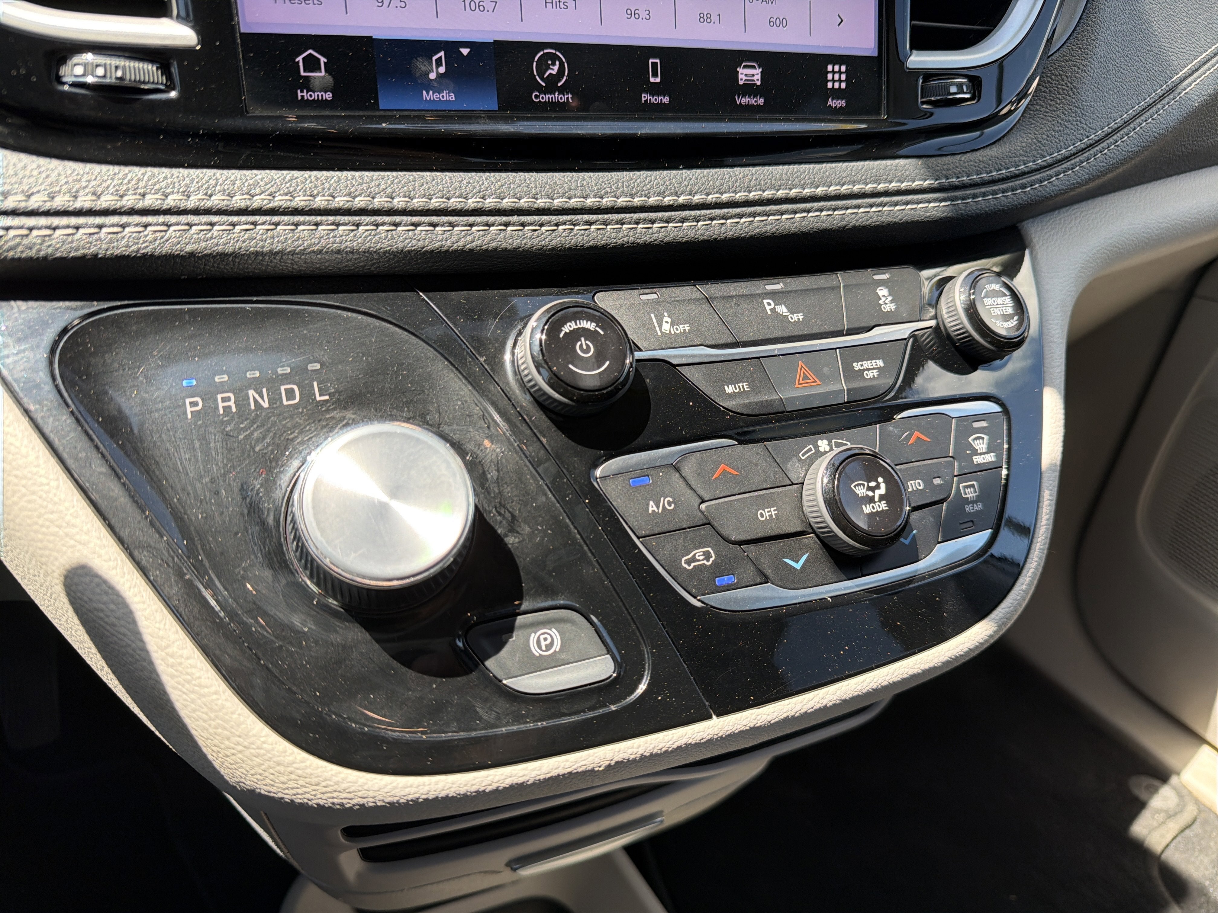2023 Chrysler Pacifica Plug-In Hybrid Touring L