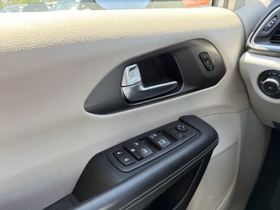 2023 Chrysler Pacifica Plug-In Hybrid Touring L