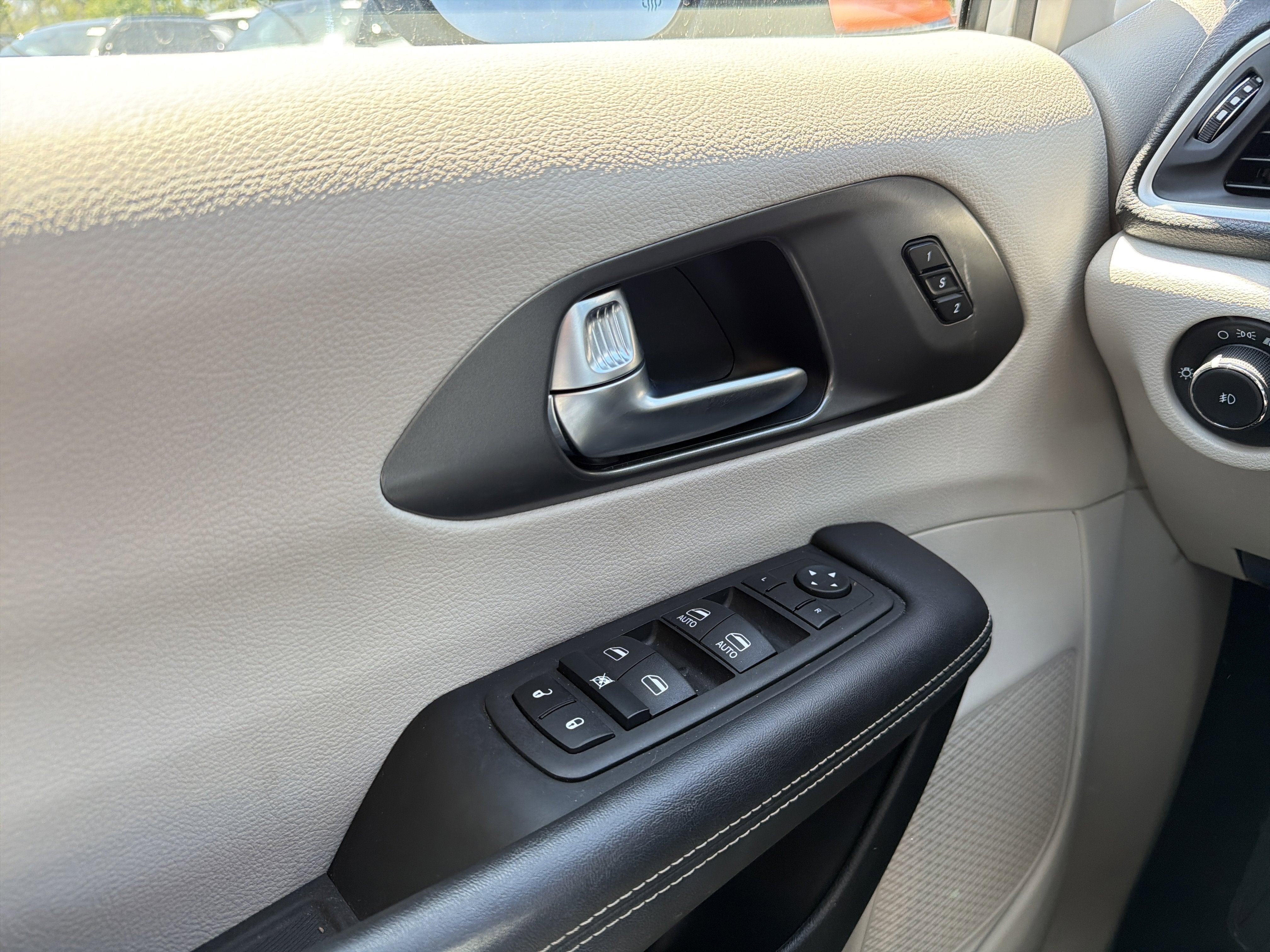 2023 Chrysler Pacifica Plug-In Hybrid Touring L