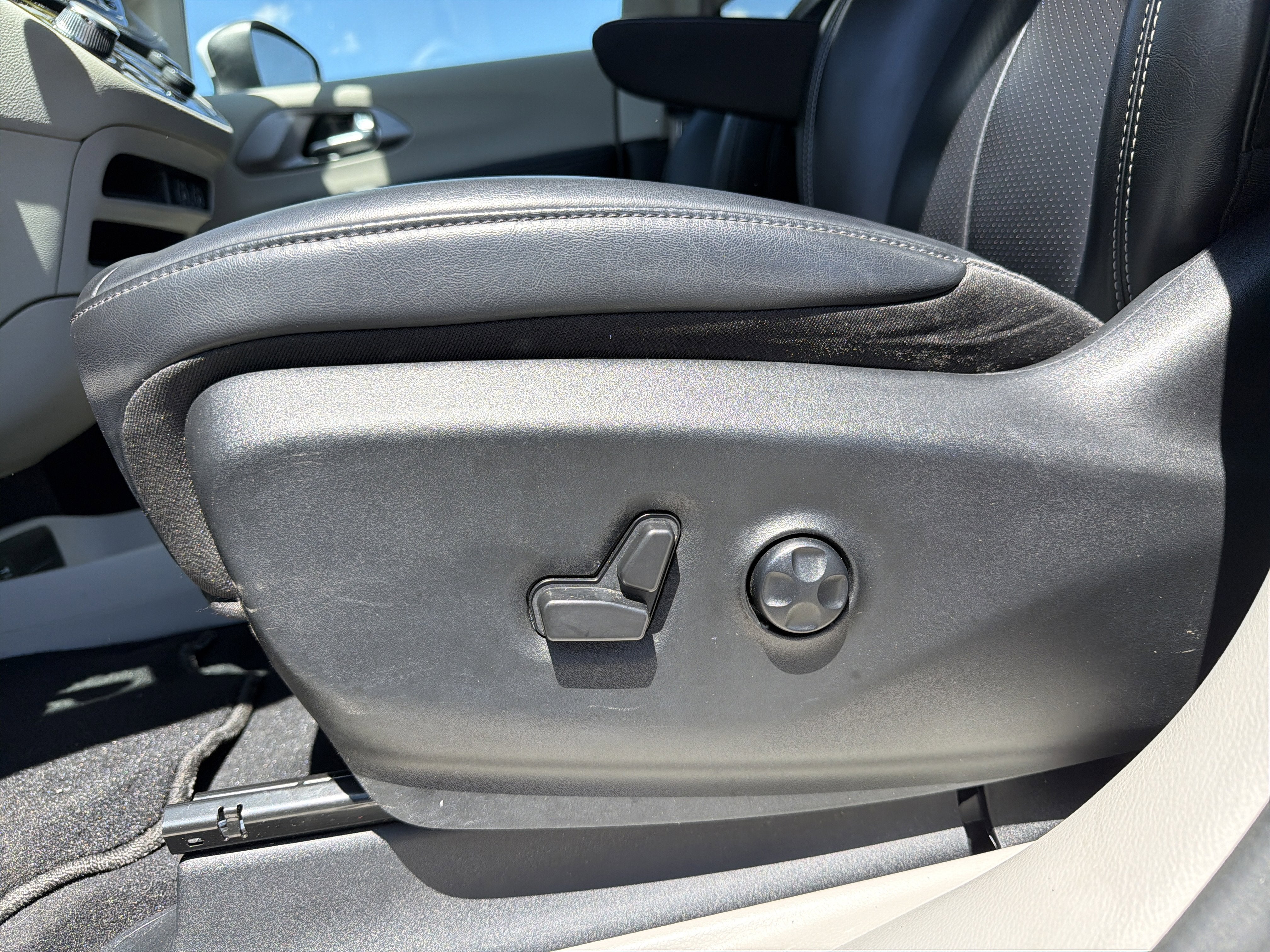 2023 Chrysler Pacifica Plug-In Hybrid Touring L