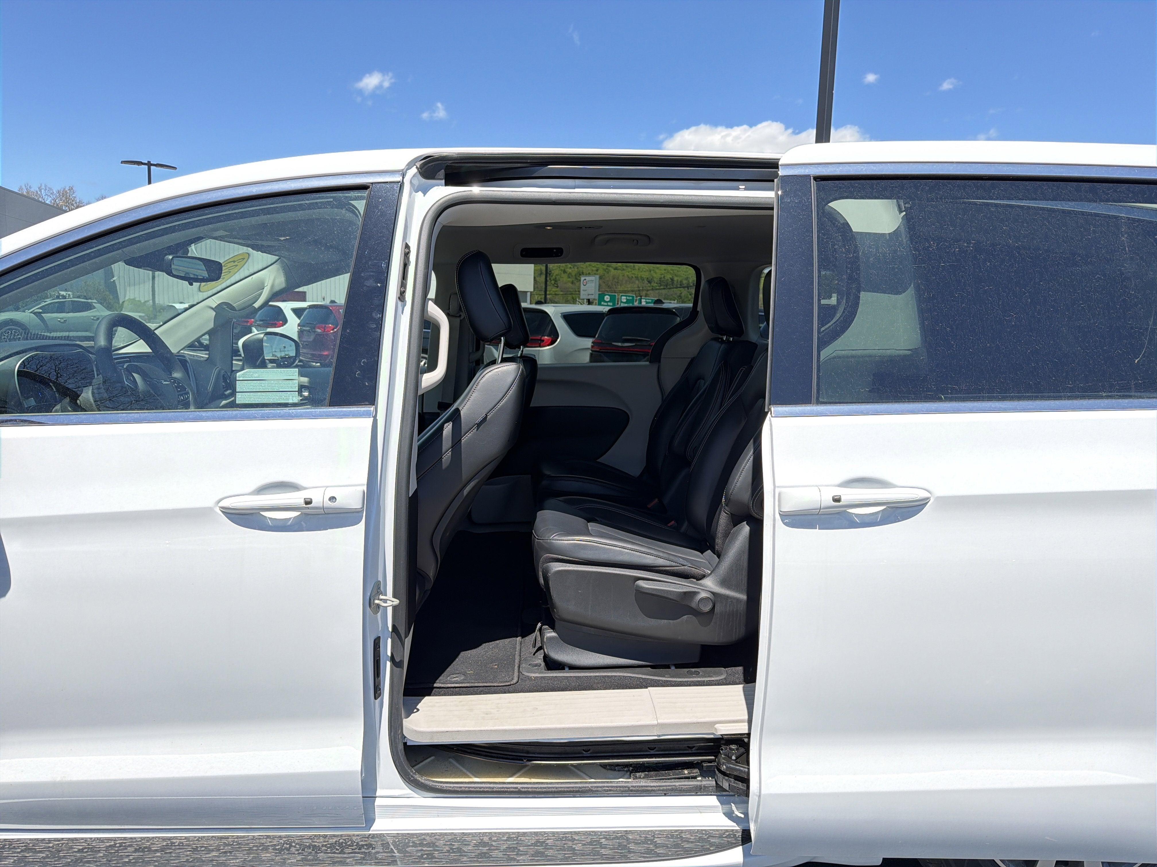 2023 Chrysler Pacifica Plug-In Hybrid Touring L