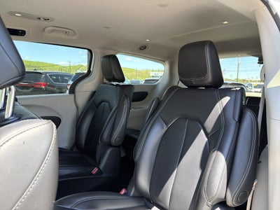 2023 Chrysler Pacifica Plug-In Hybrid Touring L